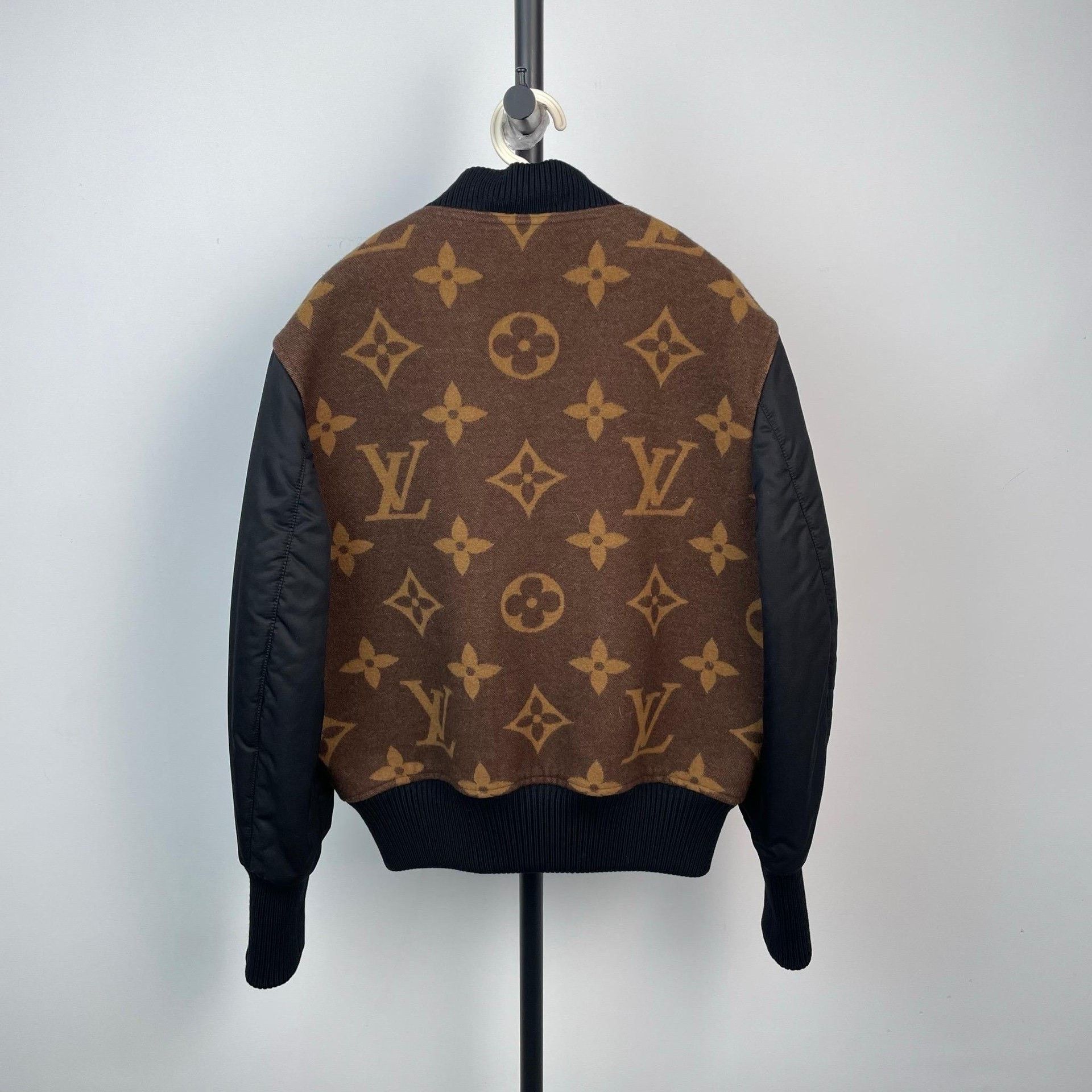 Louis Vuitton Louis Vuitton Multi Light Jacket 36 Men Size US S / EU 44-46 / 1 - 2 Thumbnail