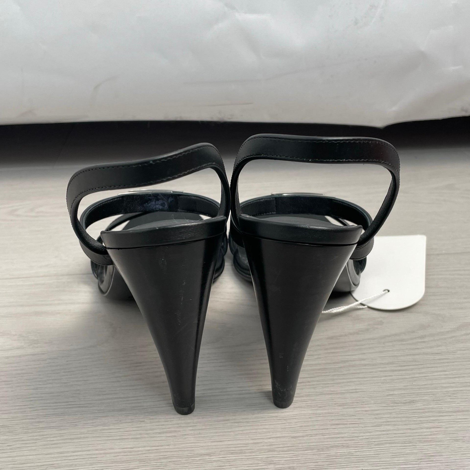 Hermes Hermes Silver Sandals 38.5 Women Size US 7.5 / IT 37.5 - 6 Thumbnail