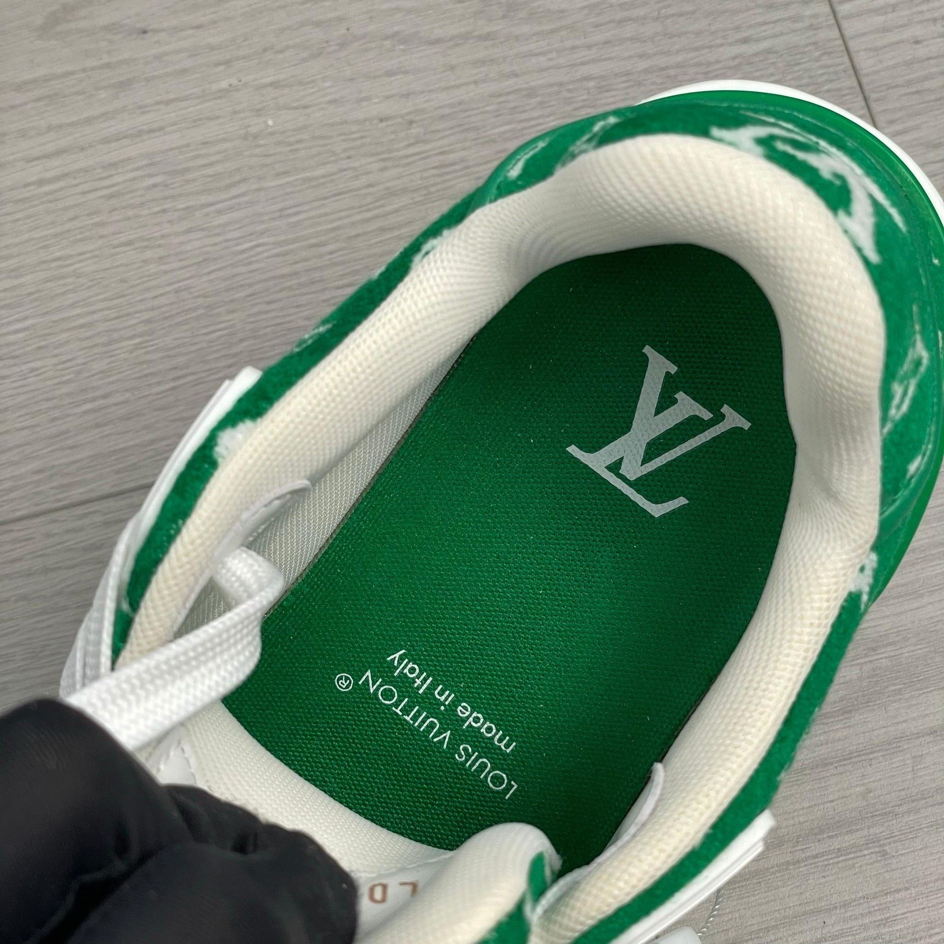 Louis Vuitton Louis Vuitton Green Lowtop Sneakers 35 Women Size US 5 / IT 35 - 6 Thumbnail