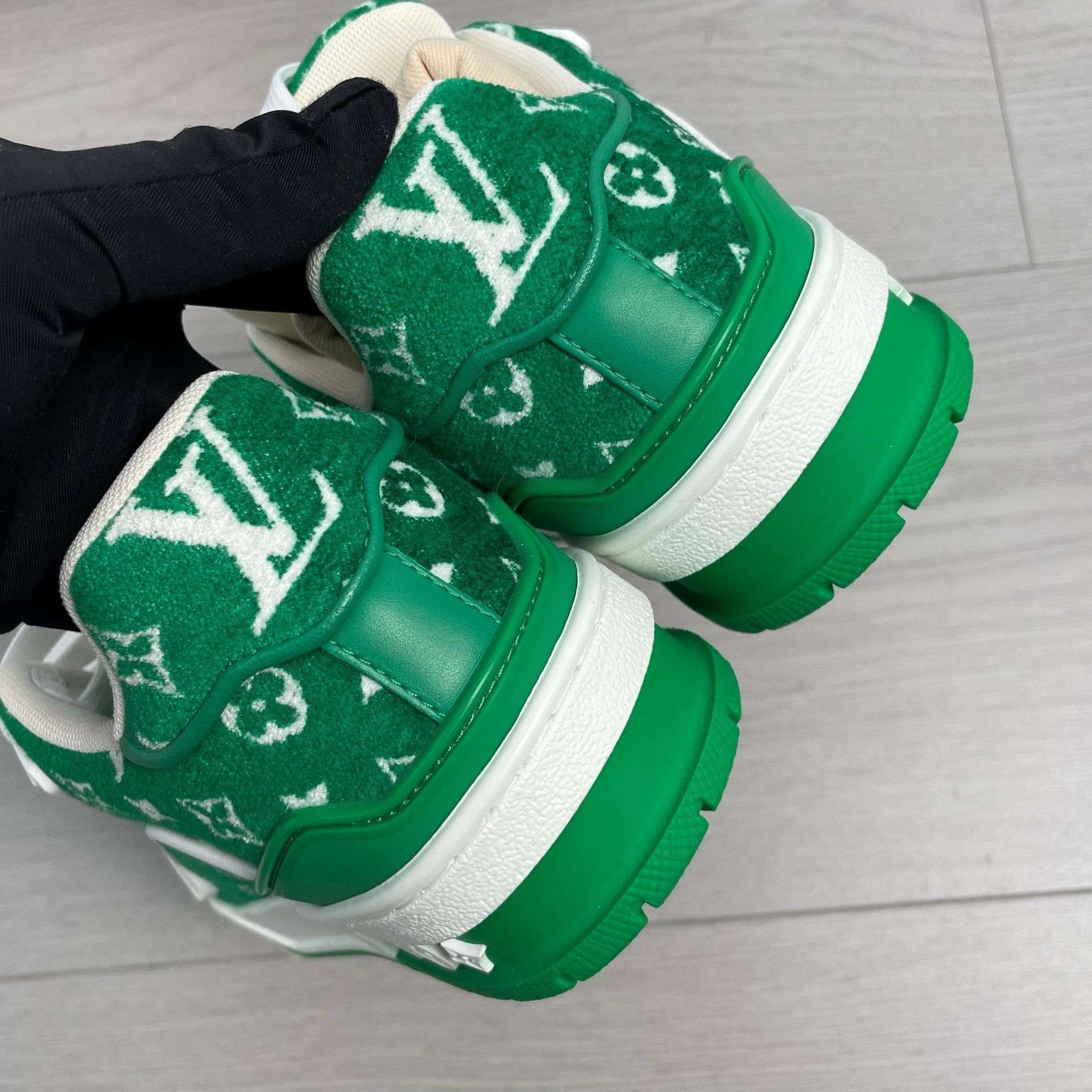Louis Vuitton Louis Vuitton Green Lowtop Sneakers 35 Women Size US 5 / IT 35 - 4 Thumbnail