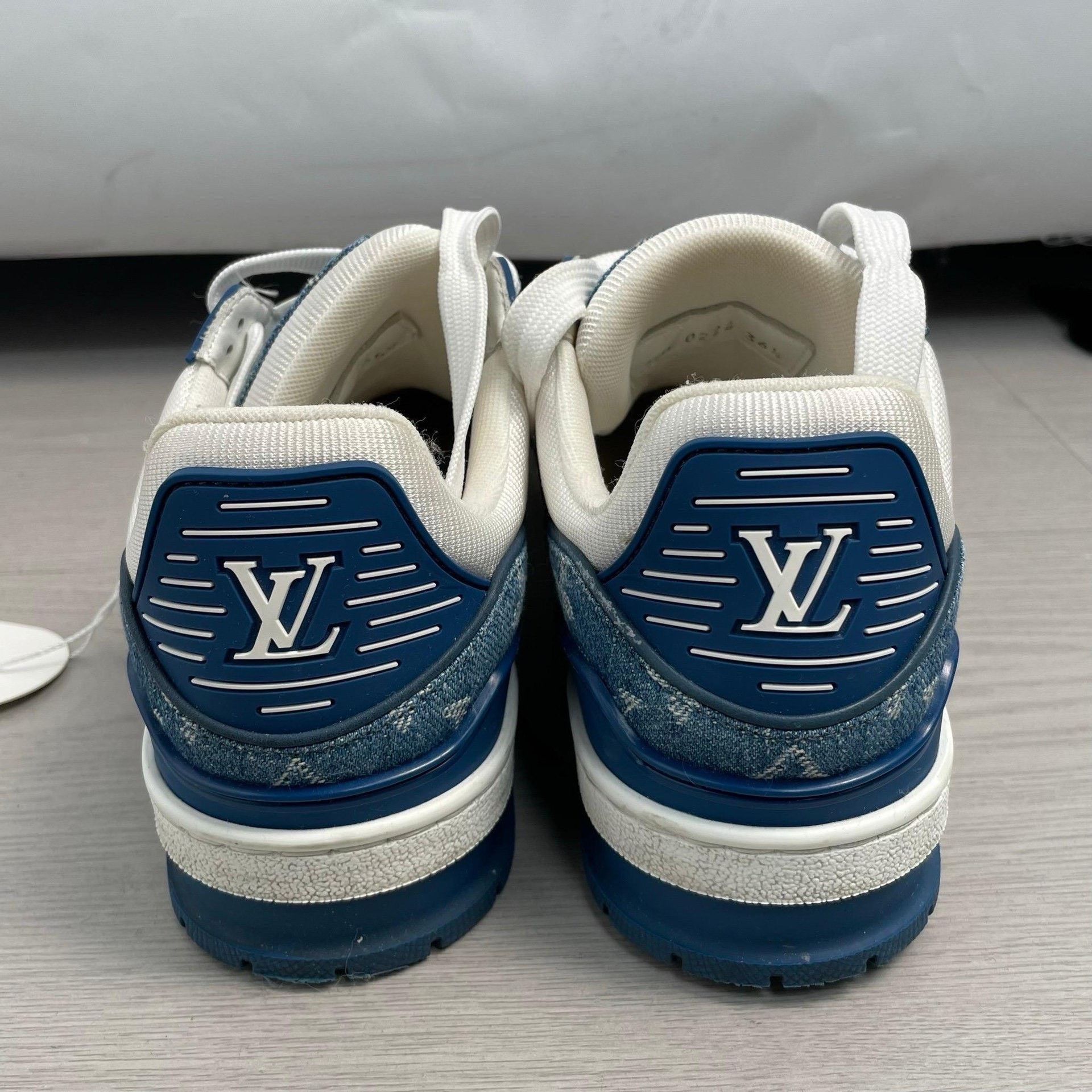 Louis Vuitton Louis Vuitton Denim Blue Lowtop Sneakers S Men Size US 10 / EU 43 - 7 Thumbnail