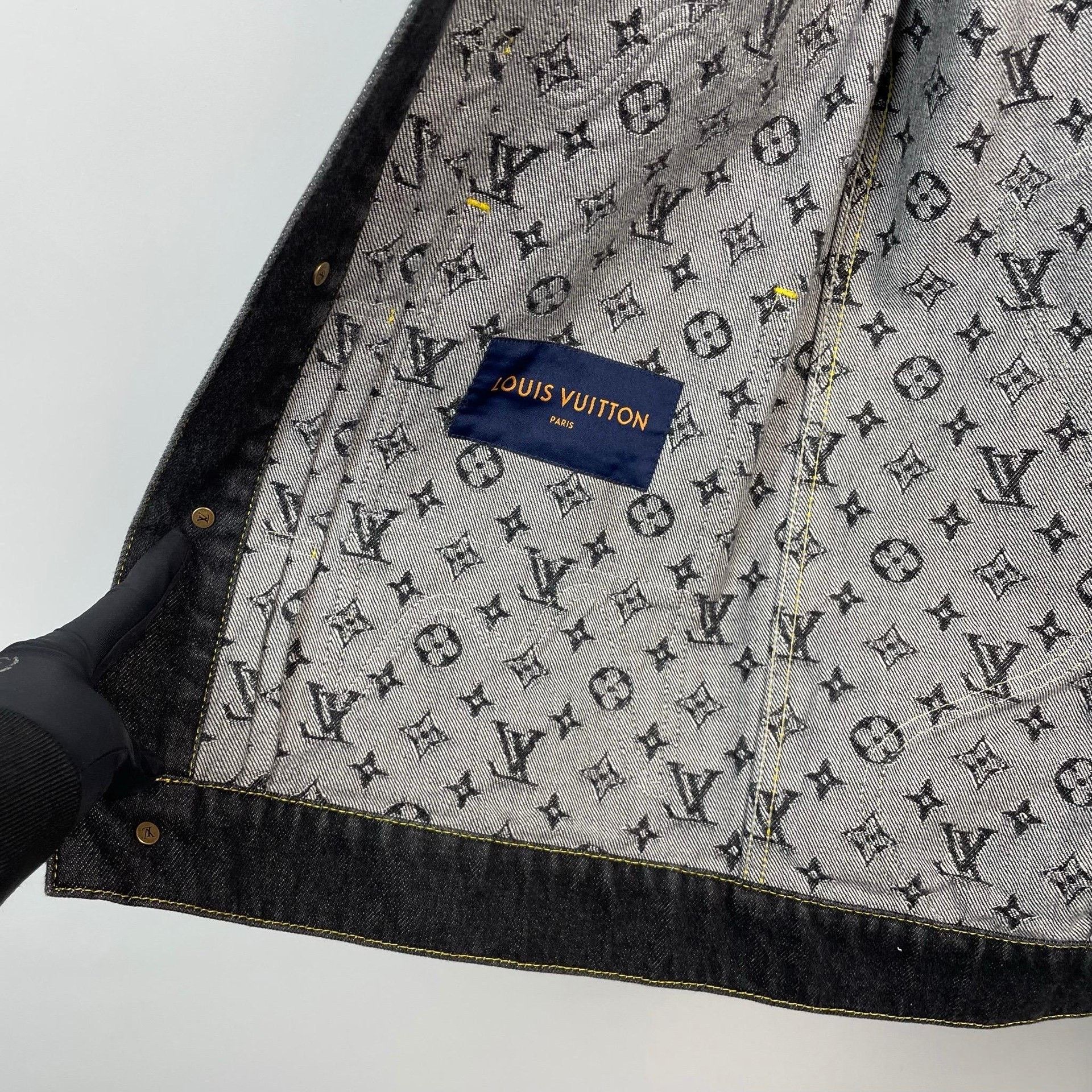 Louis Vuitton Louis Vuitton Blue Light Jacket 46 Men Size US L / EU 52-54 / 3 - 5 Thumbnail