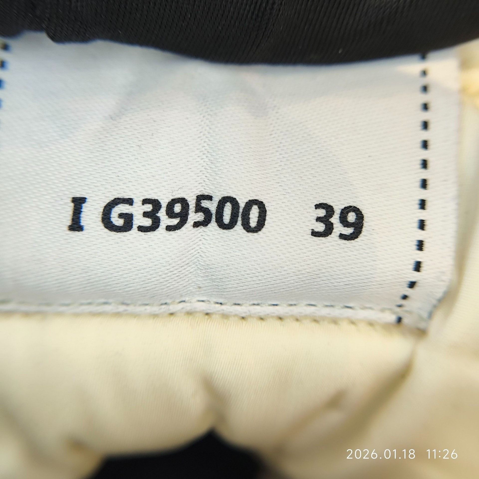 Chanel Chanel White Hitop Sneakers 39 Women Size US 8.5 / IT 38.5 - 3 Thumbnail