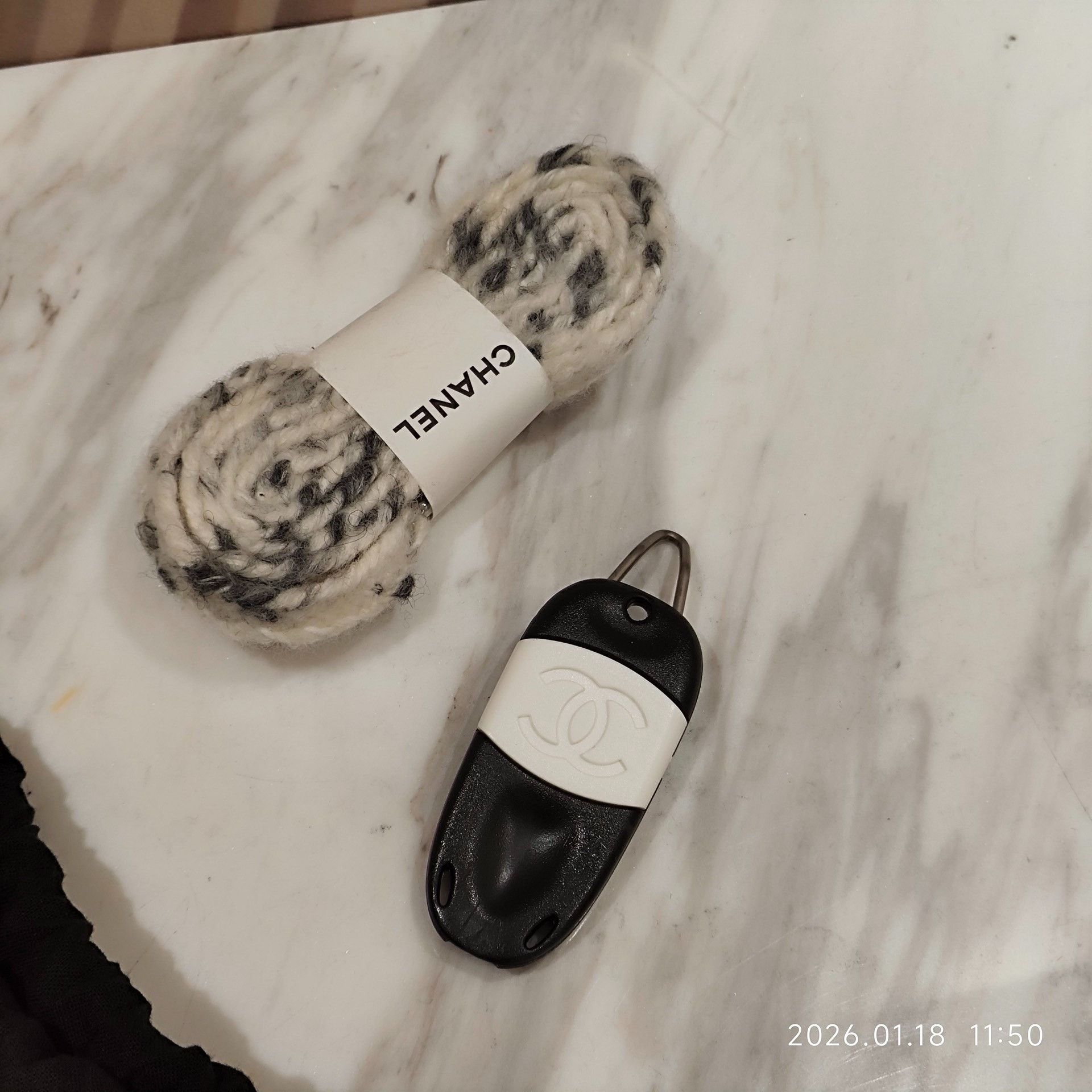 Chanel Chanel White Hitop Sneakers 39 Women Size US 8.5 / IT 38.5 - 2 Thumbnail