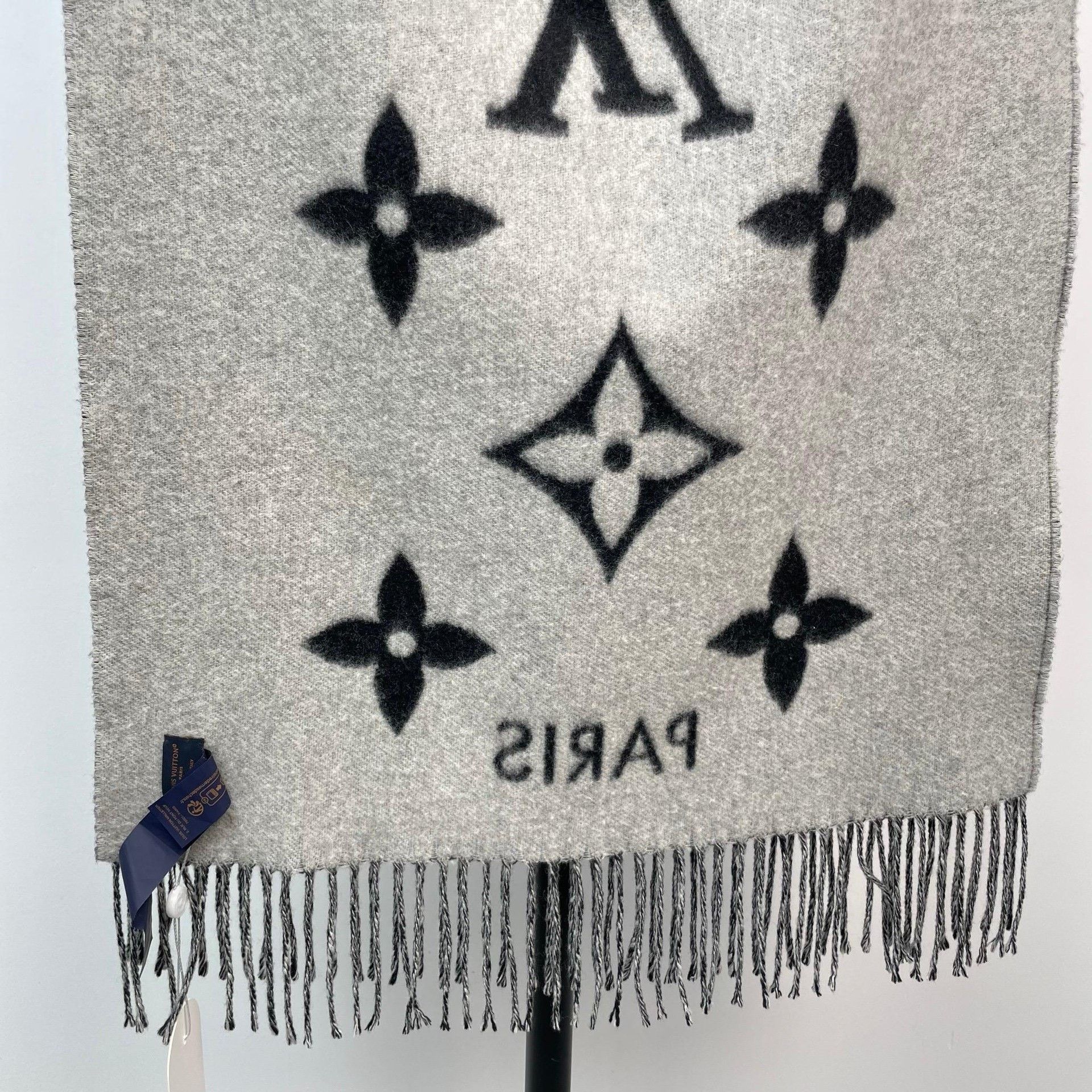 Louis Vuitton Louis Vuitton Gray Scarf XS Men Size ONE SIZE - 3 Thumbnail
