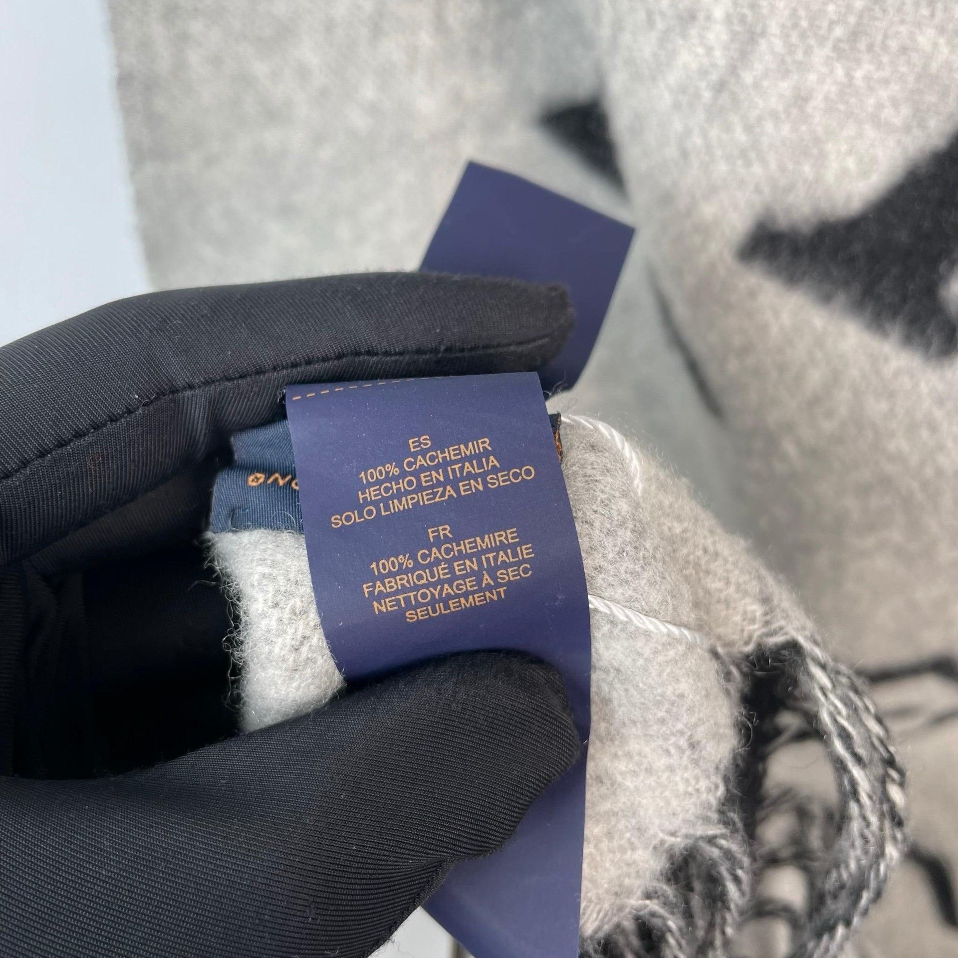 Louis Vuitton Louis Vuitton Gray Scarf XS Men Size ONE SIZE - 8 Thumbnail