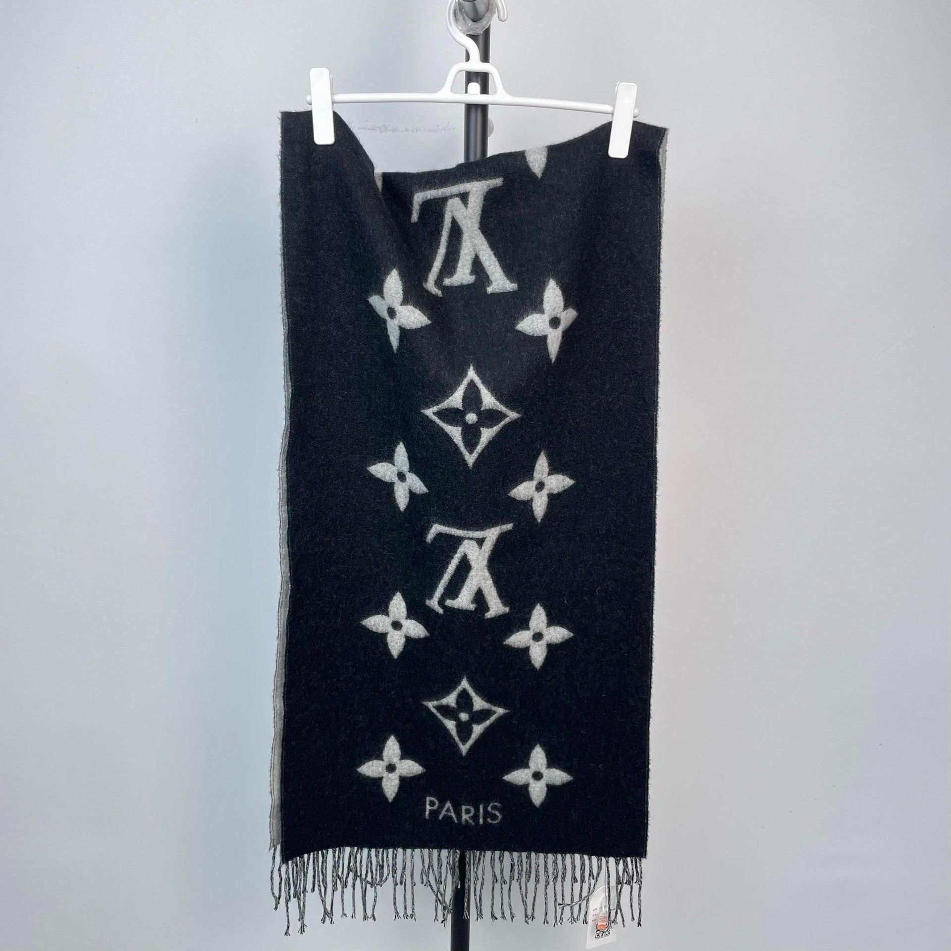 Louis Vuitton Louis Vuitton Gray Scarf XS Men Size ONE SIZE - 4 Thumbnail
