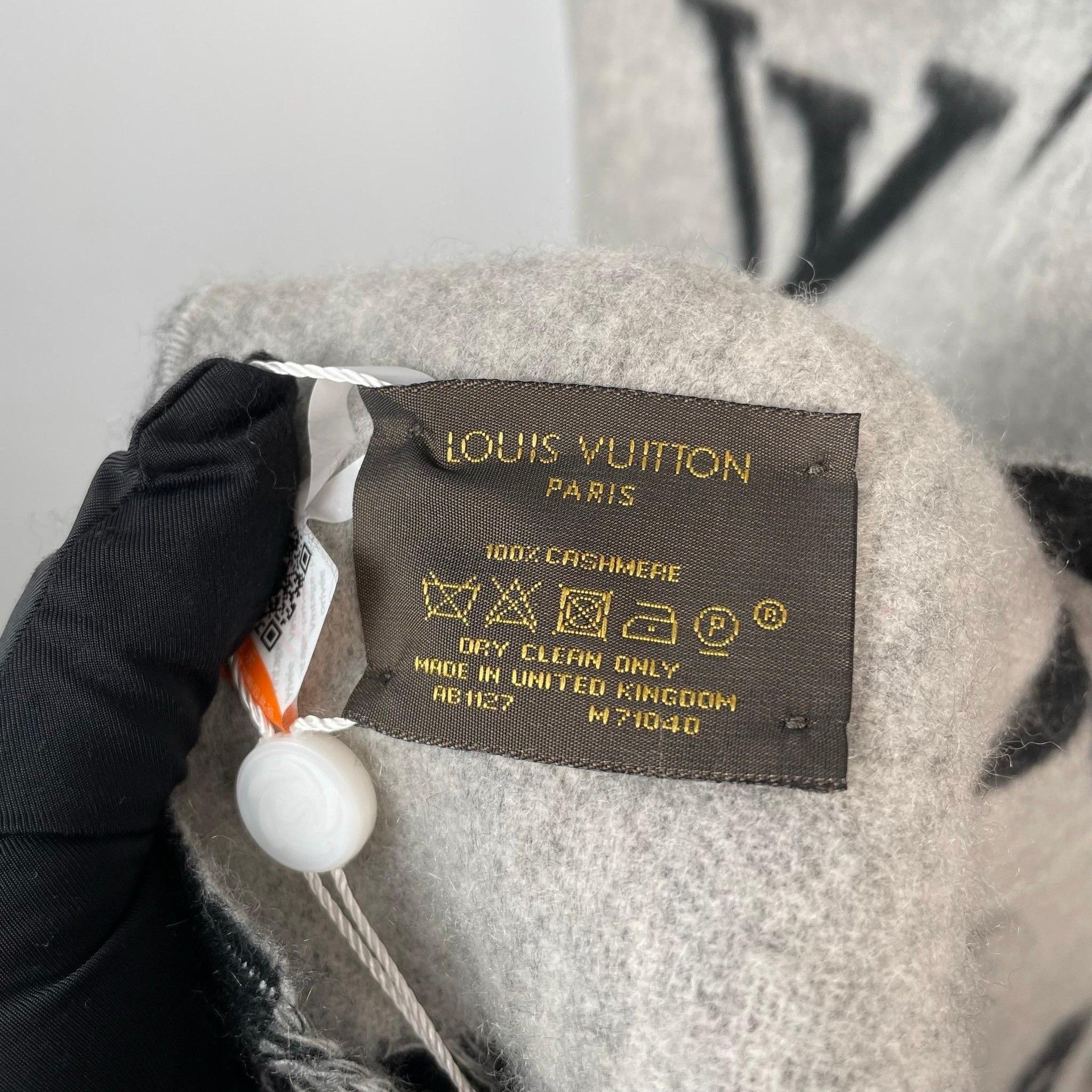 Louis Vuitton Louis Vuitton Gray Scarf XS Men Size ONE SIZE - 7 Thumbnail
