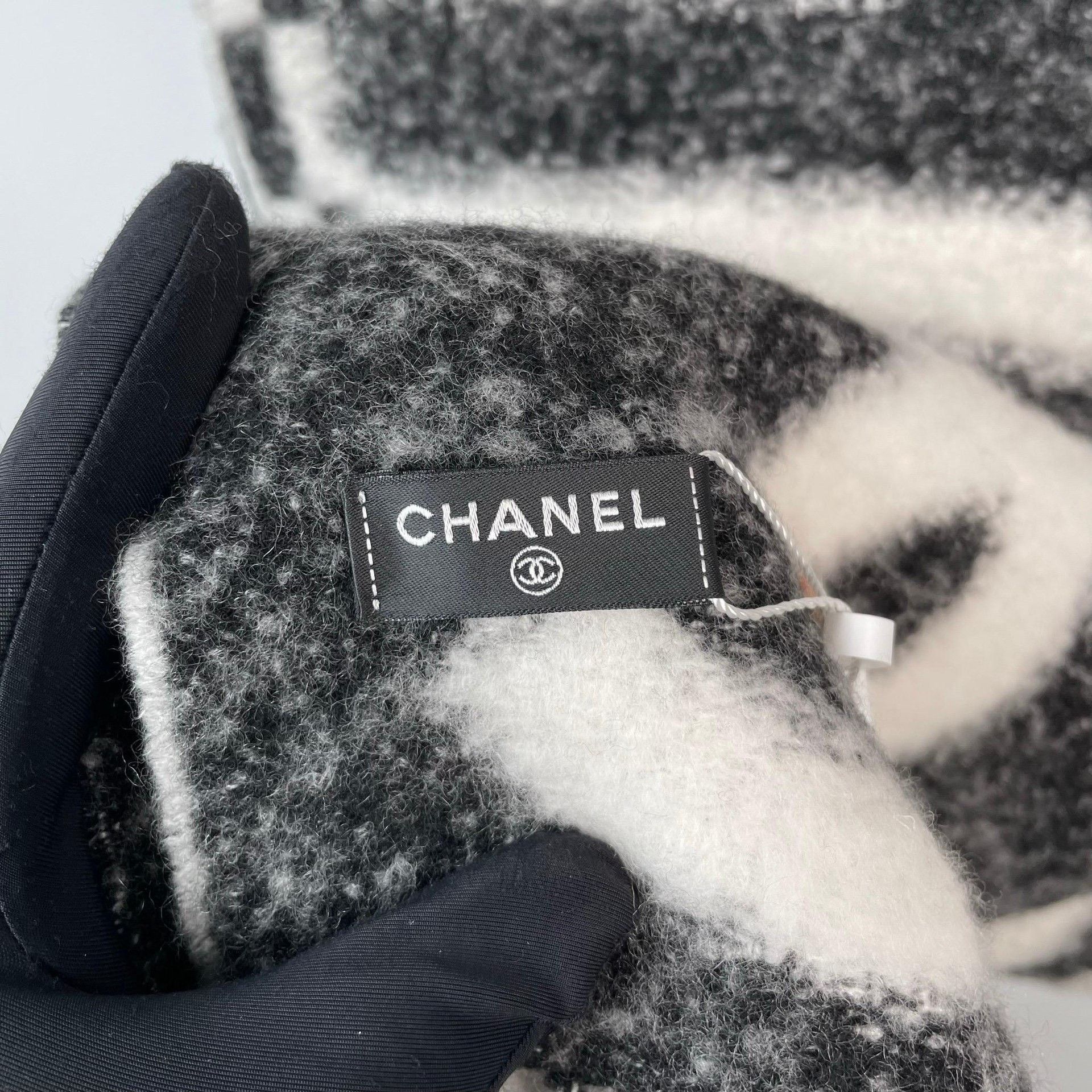 Chanel Chanel Black Scarf L Men Size ONE SIZE - 6 Thumbnail