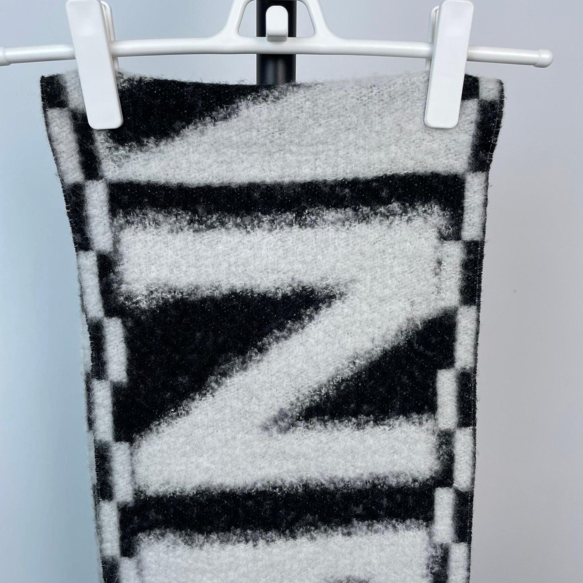 Chanel Chanel Black Scarf L Men Size ONE SIZE - 9 Thumbnail