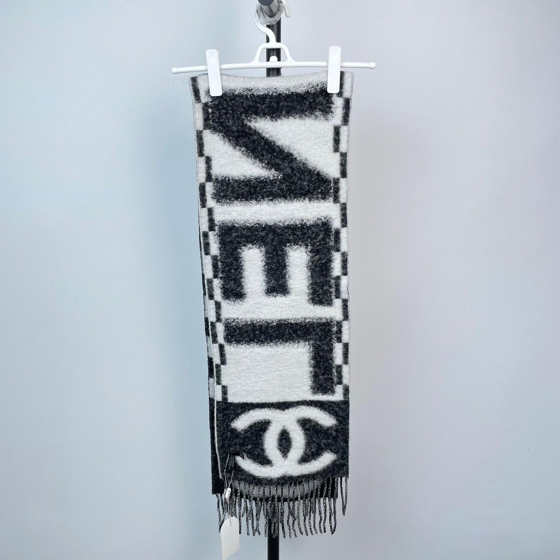 Chanel Chanel Black Scarf L Men Size ONE SIZE - 2 Thumbnail
