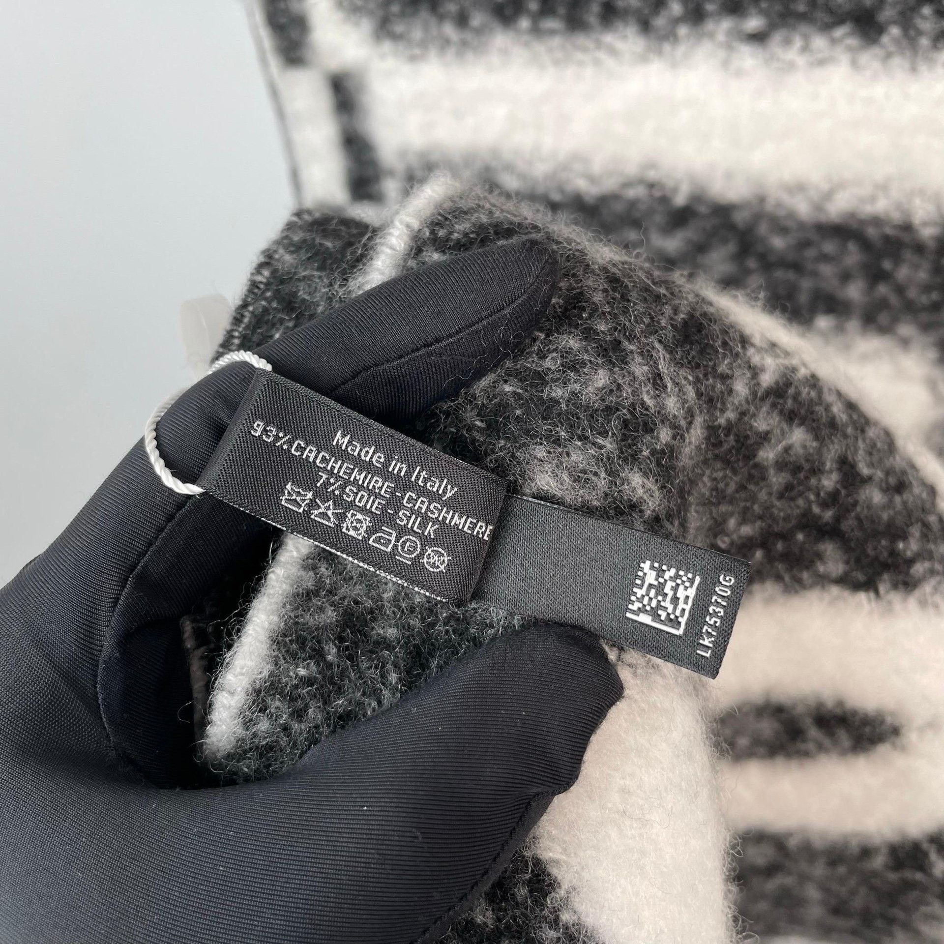 Chanel Chanel Black Scarf L Men Size ONE SIZE - 7 Thumbnail