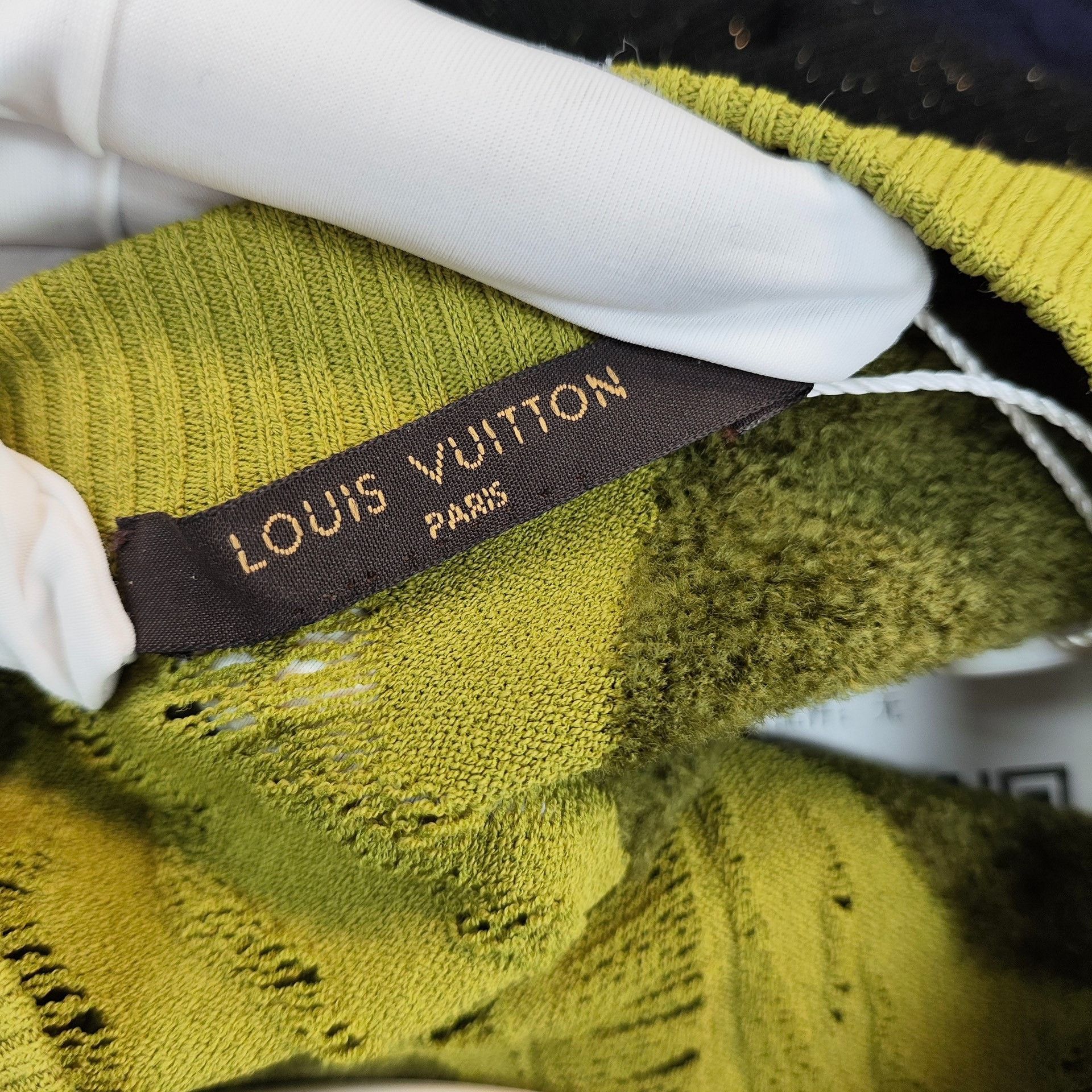 Louis Vuitton Louis Vuitton Green Sweater XS Women Size XS / US 0-2 / IT 36-38 - 3 Thumbnail
