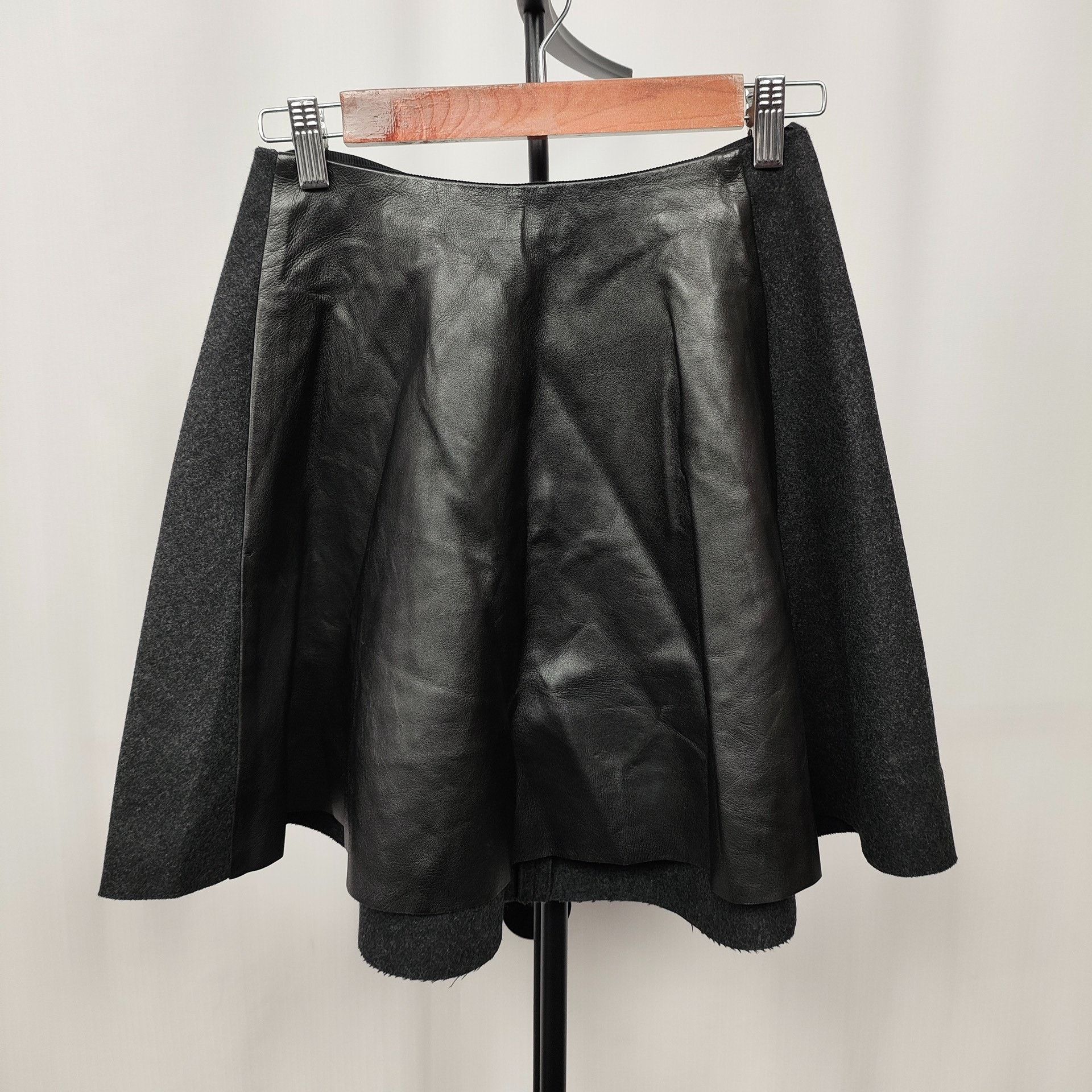 Louis Vuitton Louis Vuitton Black Skirt 36 Women Size 36" / US 14 / IT 50 - 6 Thumbnail