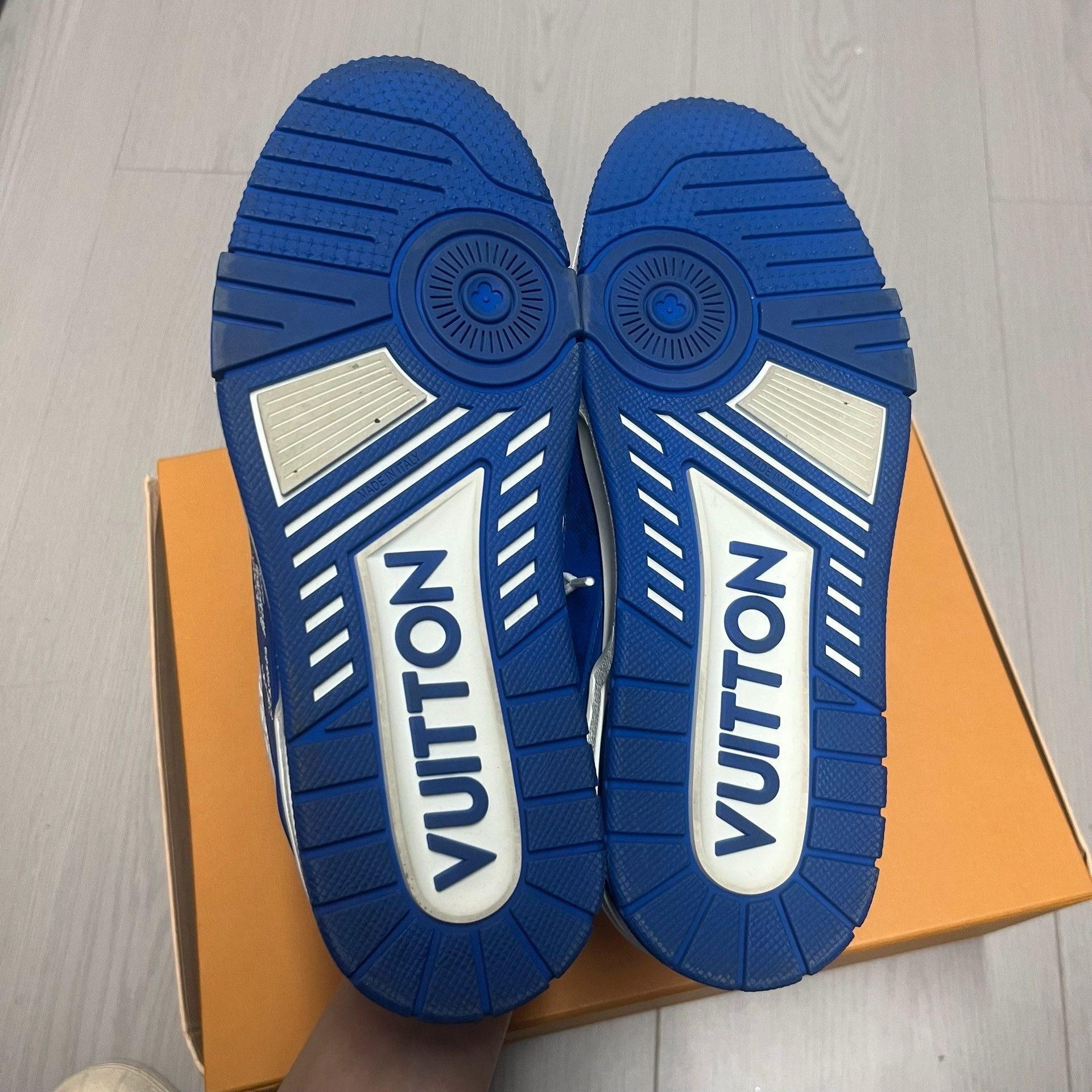 Louis Vuitton Louis Vuitton Blue Lowtop Sneakers XS Men Size US 10 / EU 43 - 4 Thumbnail