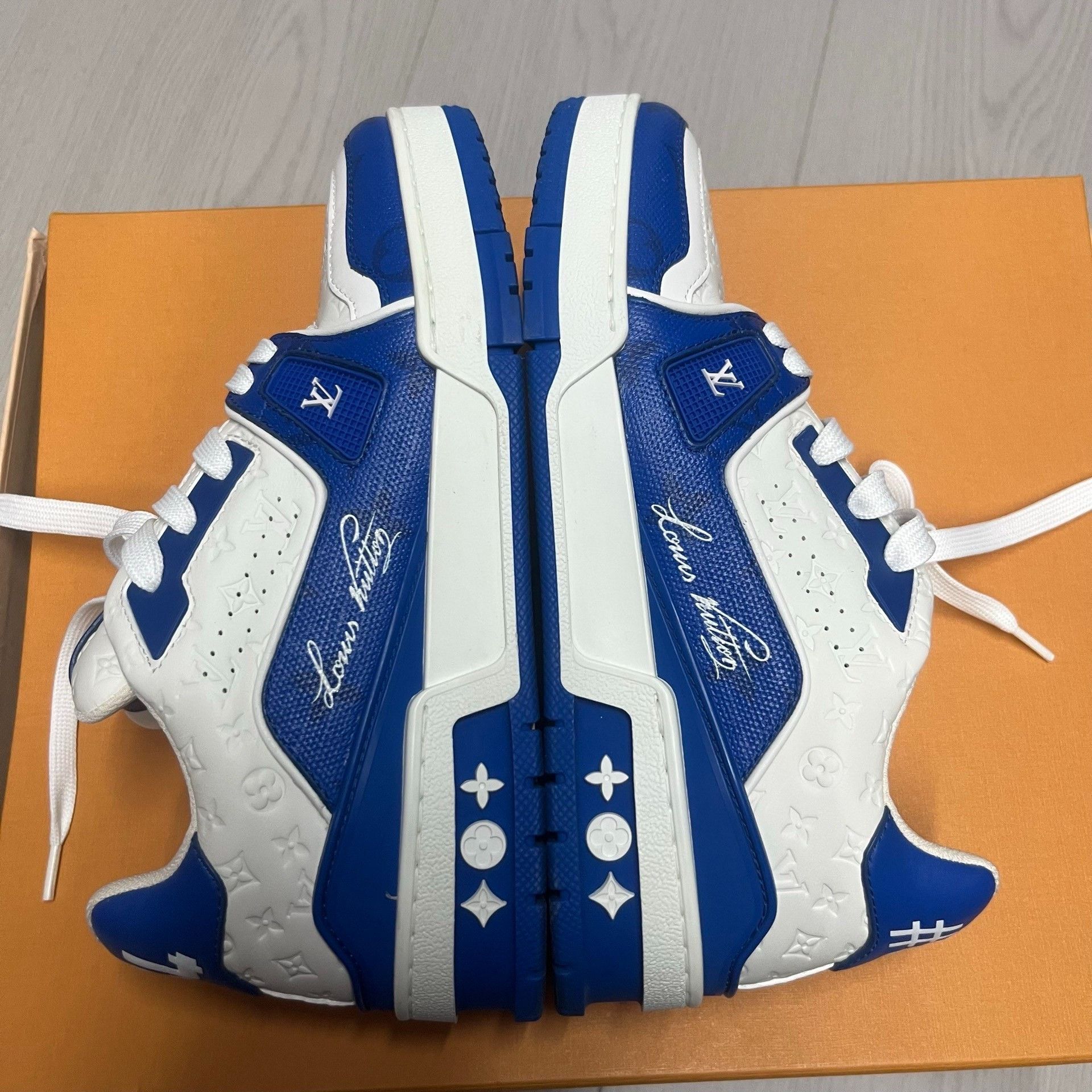 Louis Vuitton Louis Vuitton Blue Lowtop Sneakers XS Men Size US 10 / EU 43 - 2 Thumbnail