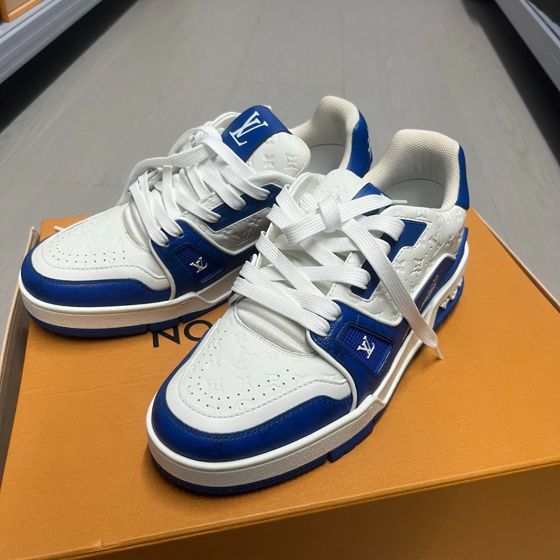 Louis Vuitton Louis Vuitton Blue Lowtop Sneakers XS Men Size US 10 / EU 43 - 8 Thumbnail