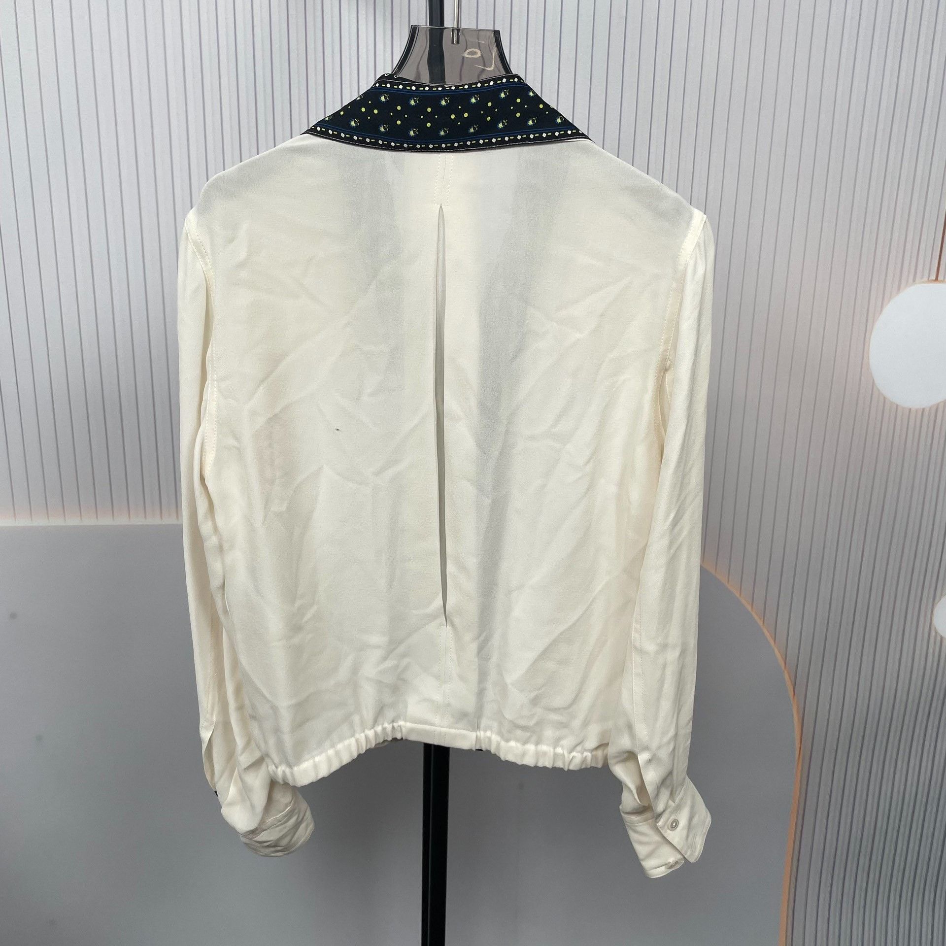 Louis Vuitton Louis Vuitton Light Jacket 34 Men Size US XS / EU 42 / 0 - 2 Thumbnail