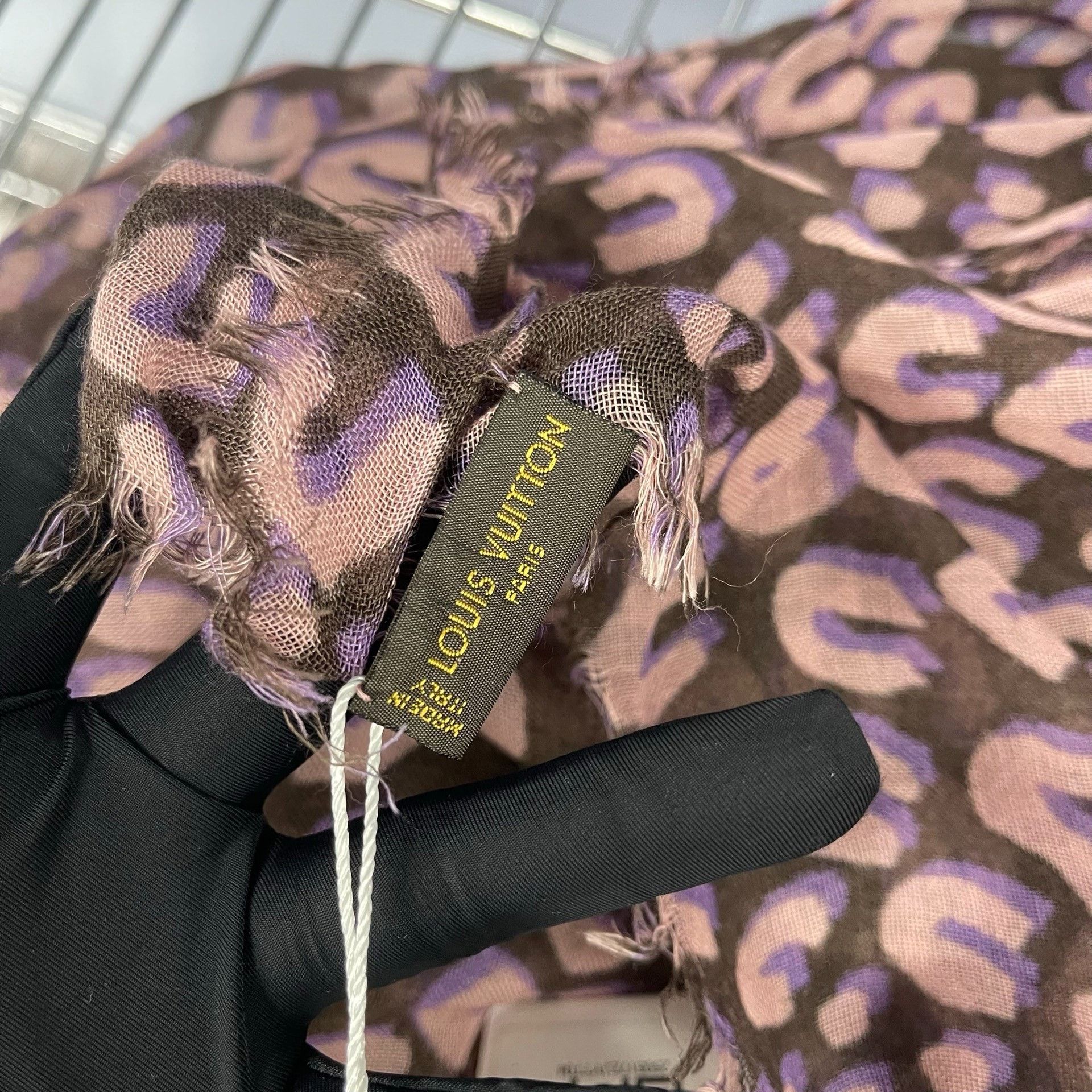Louis Vuitton Louis Vuitton Purple Scarf 37 Men Size ONE SIZE - 4 Thumbnail
