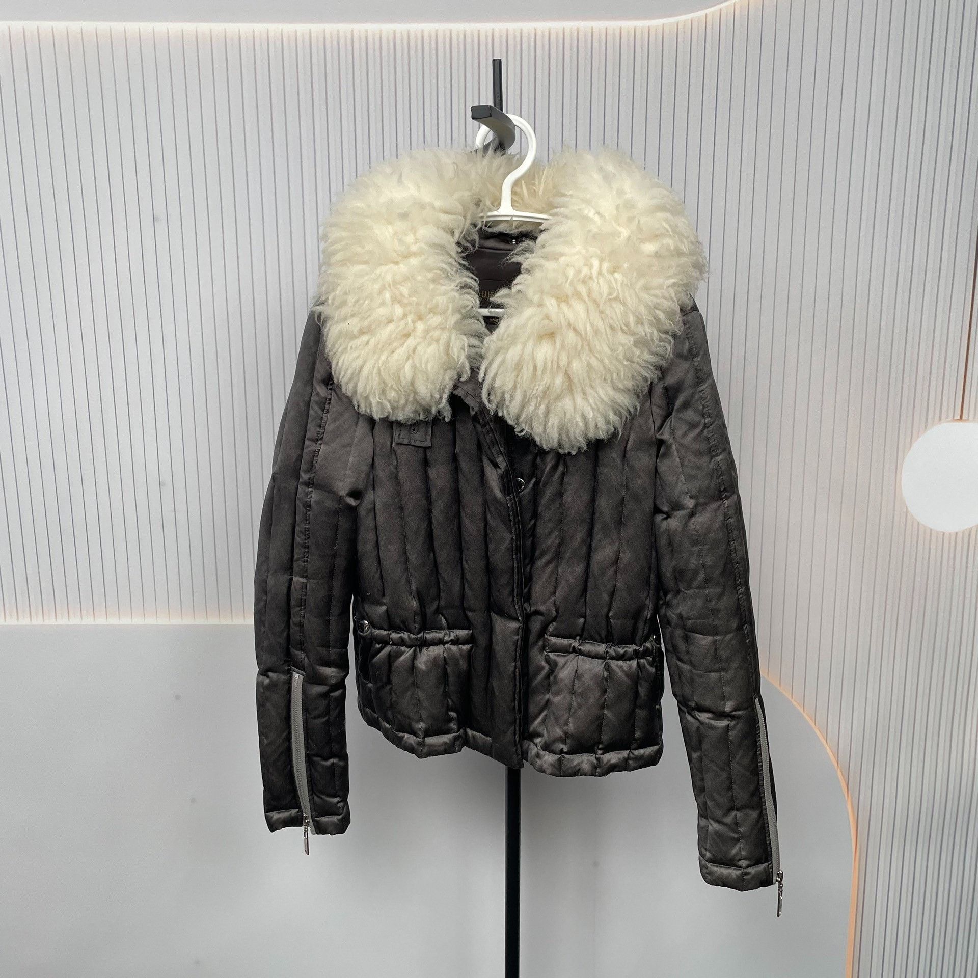 Louis Vuitton Louis Vuitton Gray Jacket 36 Women Size S / US 4 / IT 40 - 7 Thumbnail