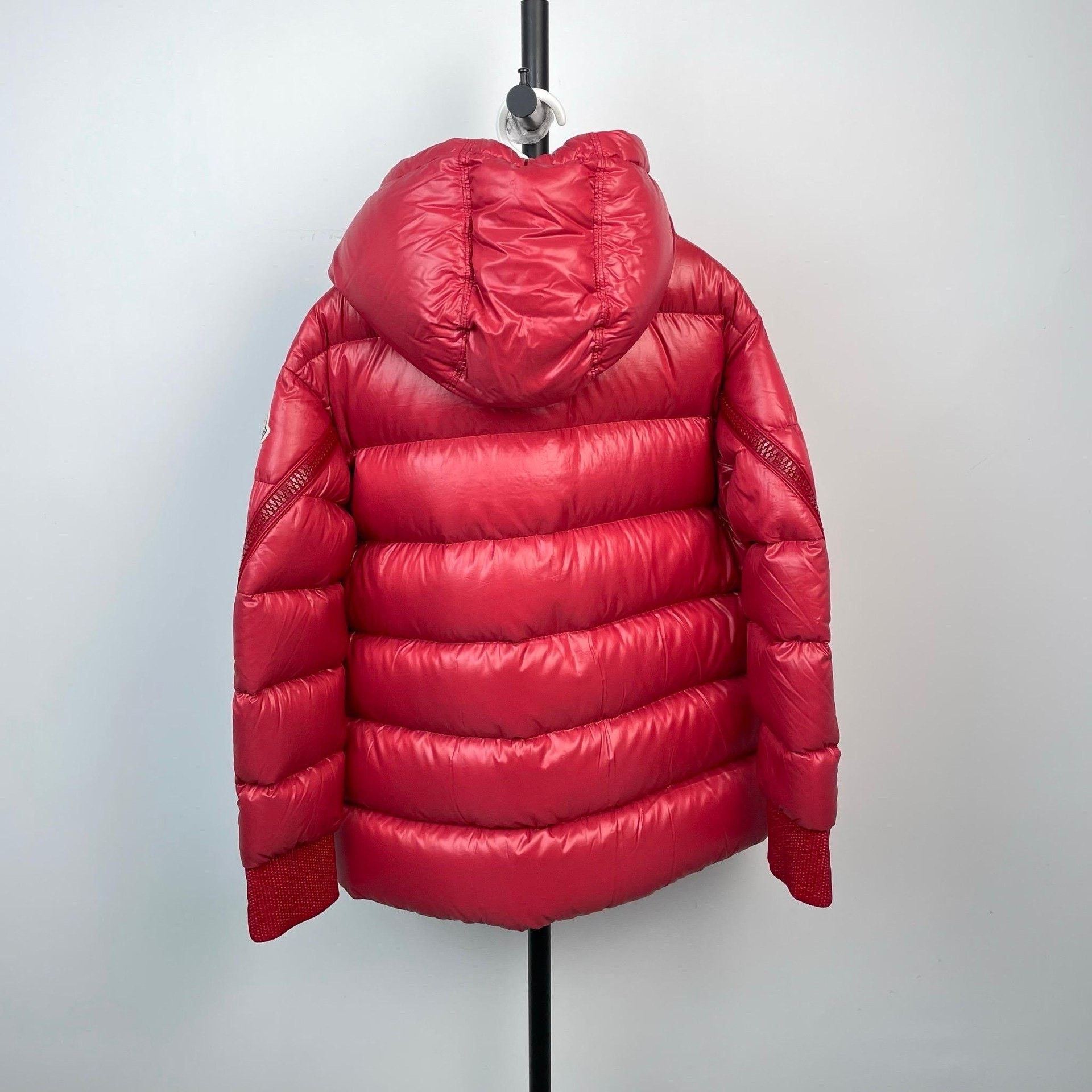 Moncler Moncler Red Down Jacket S Women Size S / US 4 / IT 40 - 2 Thumbnail
