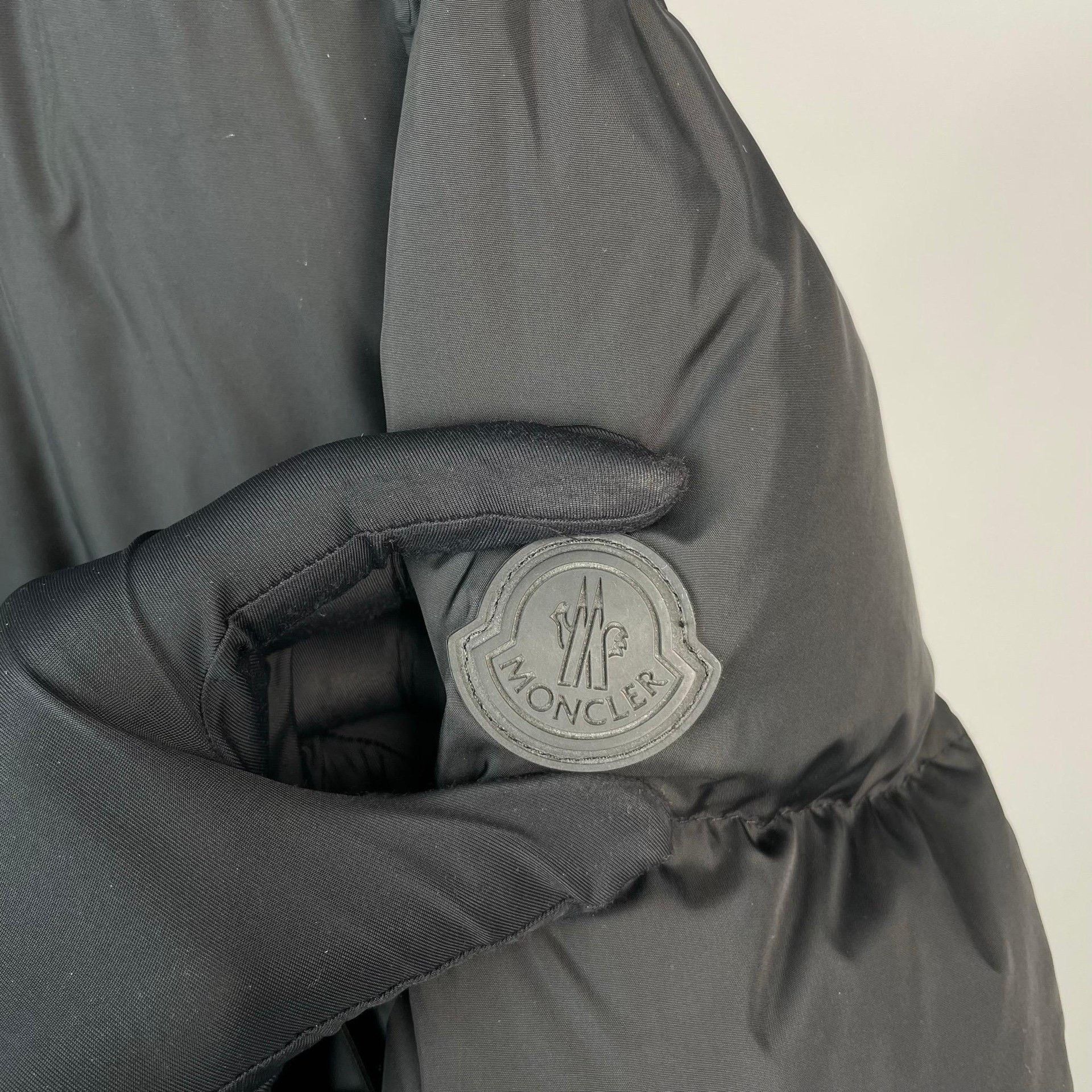 Moncler Moncler Embroidered Black Heavy Coat S Men Size US S / EU 44-46 / 1 - 5 Thumbnail