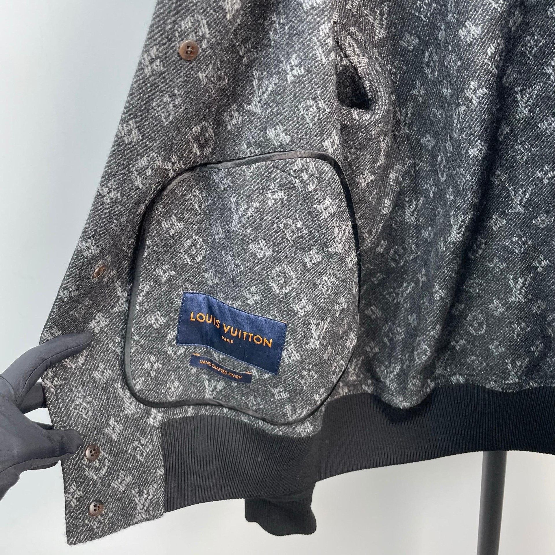 Louis Vuitton Louis Vuitton Gray Light Jacket 50 Men Size US XL / EU 56 / 4 - 3 Thumbnail