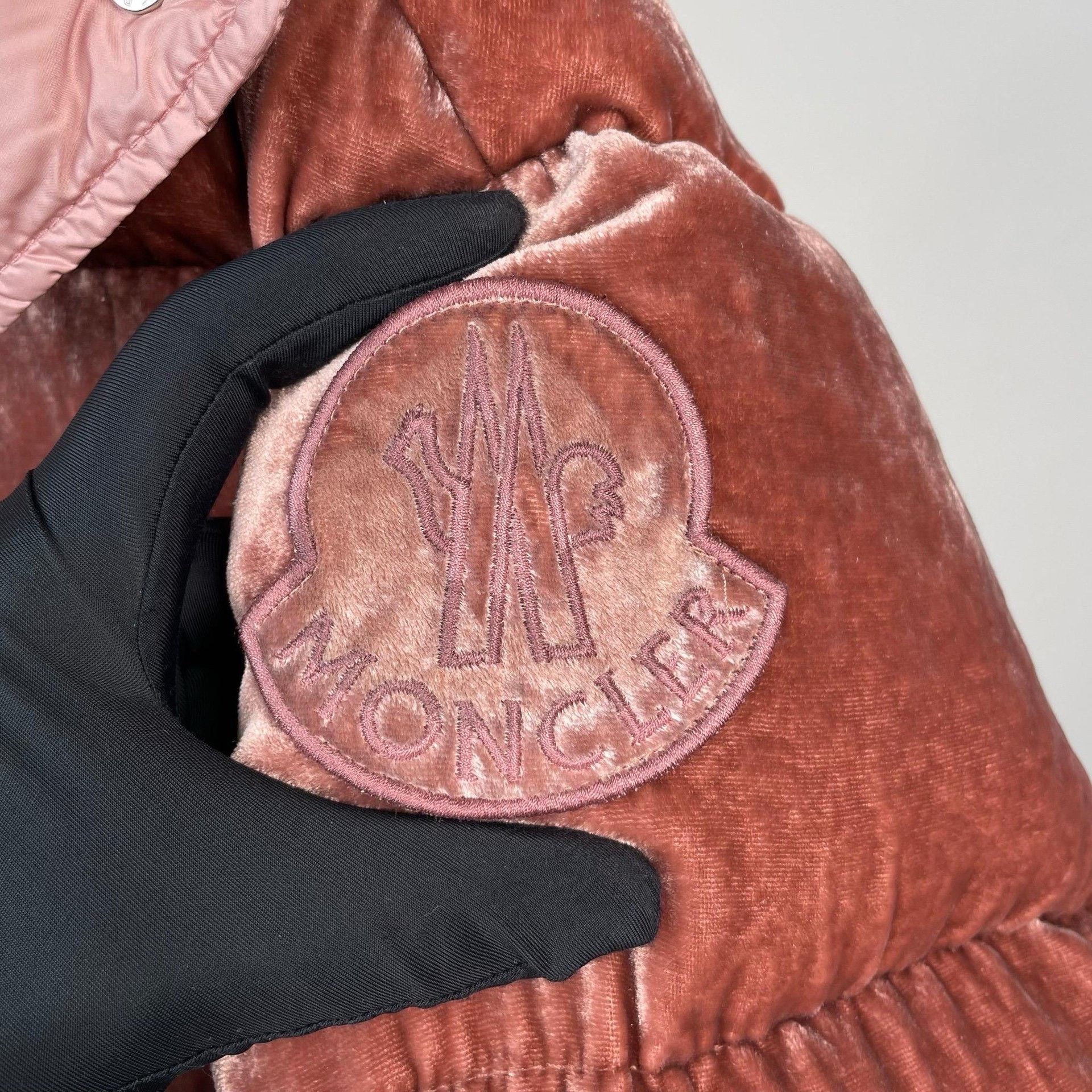 Moncler Moncler Velvet Cropped Beige Down Jacket M Women Size M / US 6-8 / IT 42-44 - 3 Thumbnail