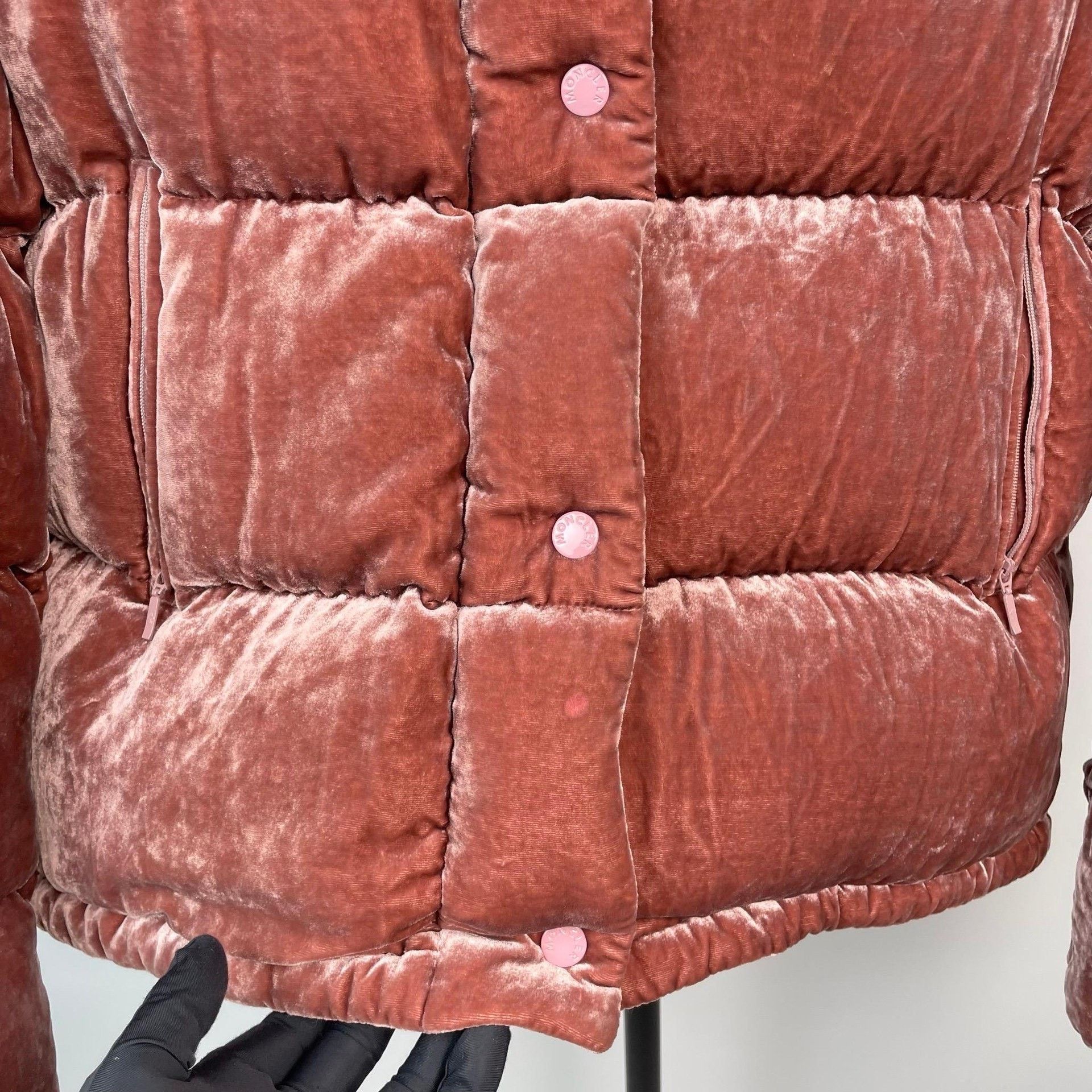 Moncler Moncler Velvet Cropped Beige Down Jacket M Women Size M / US 6-8 / IT 42-44 - 5 Thumbnail