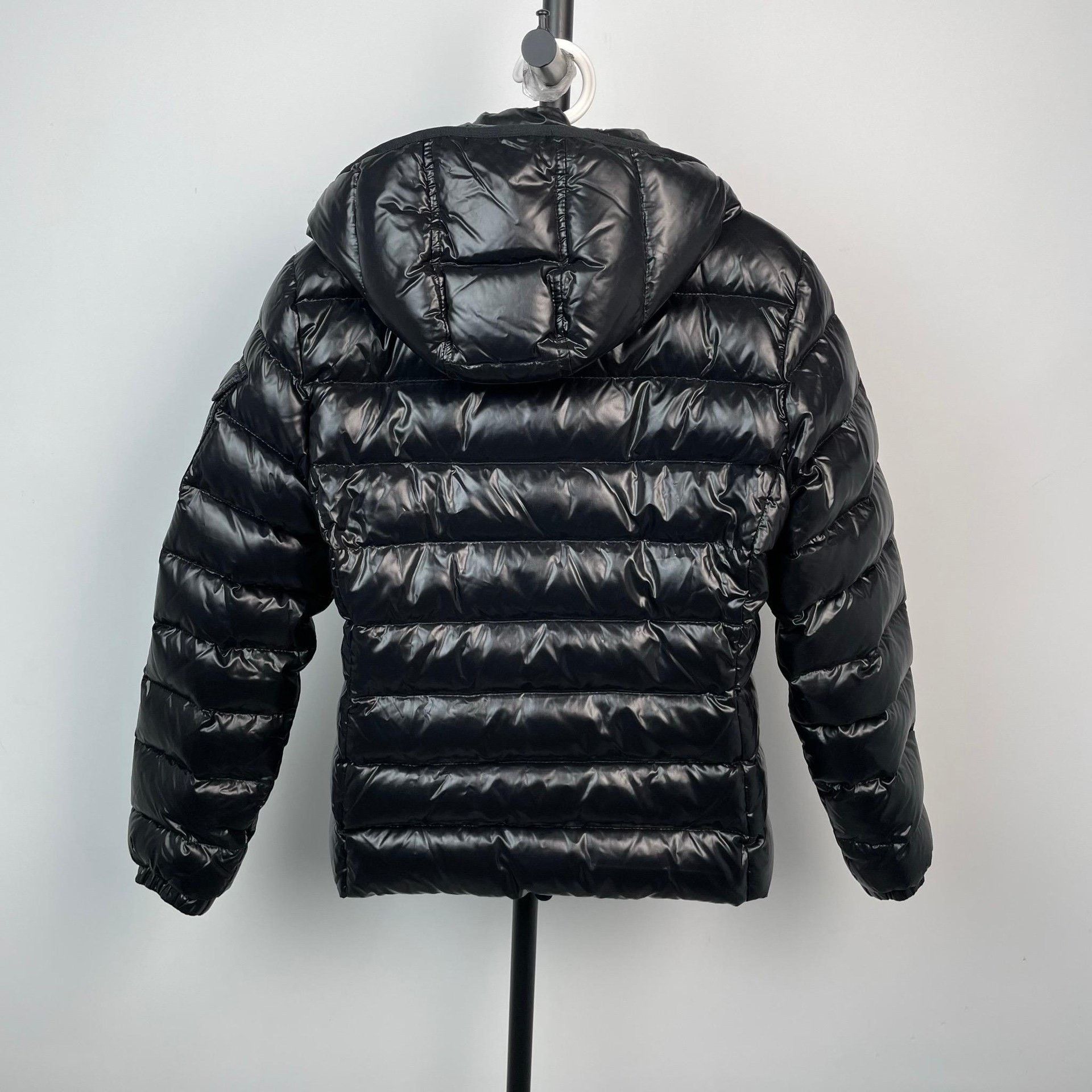 Moncler Moncler Down Black Down Jacket M Women Size M / US 6-8 / IT 42-44 - 2 Thumbnail