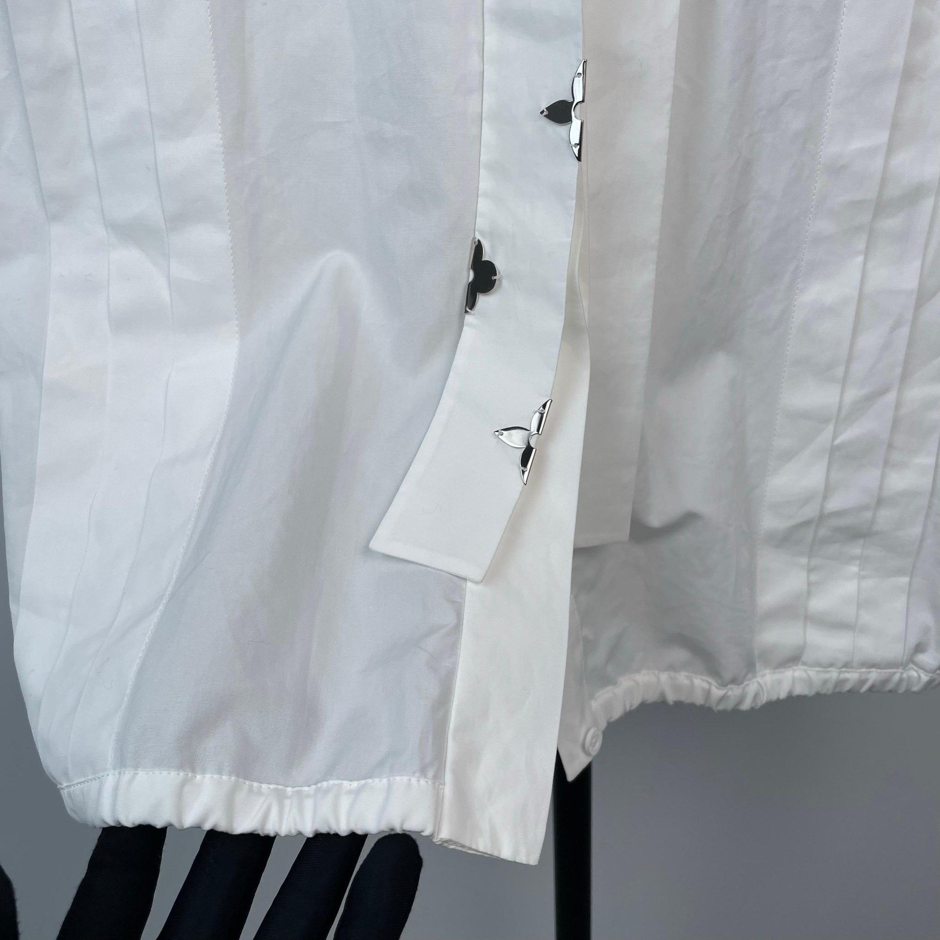 Louis Vuitton Louis Vuitton White Button Up M Women Size M / US 6-8 / IT 42-44 - 3 Thumbnail