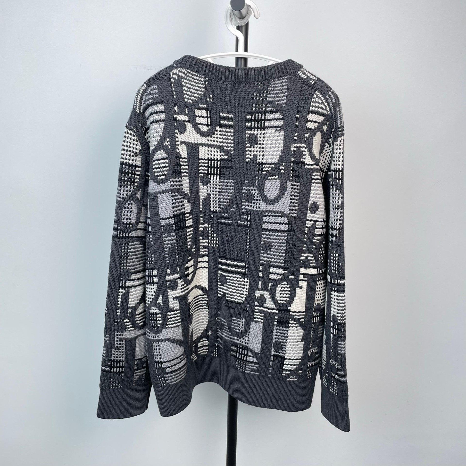 Dior Dior Retro White Sweater L Women Size L / US 10 / IT 46 - 2 Thumbnail