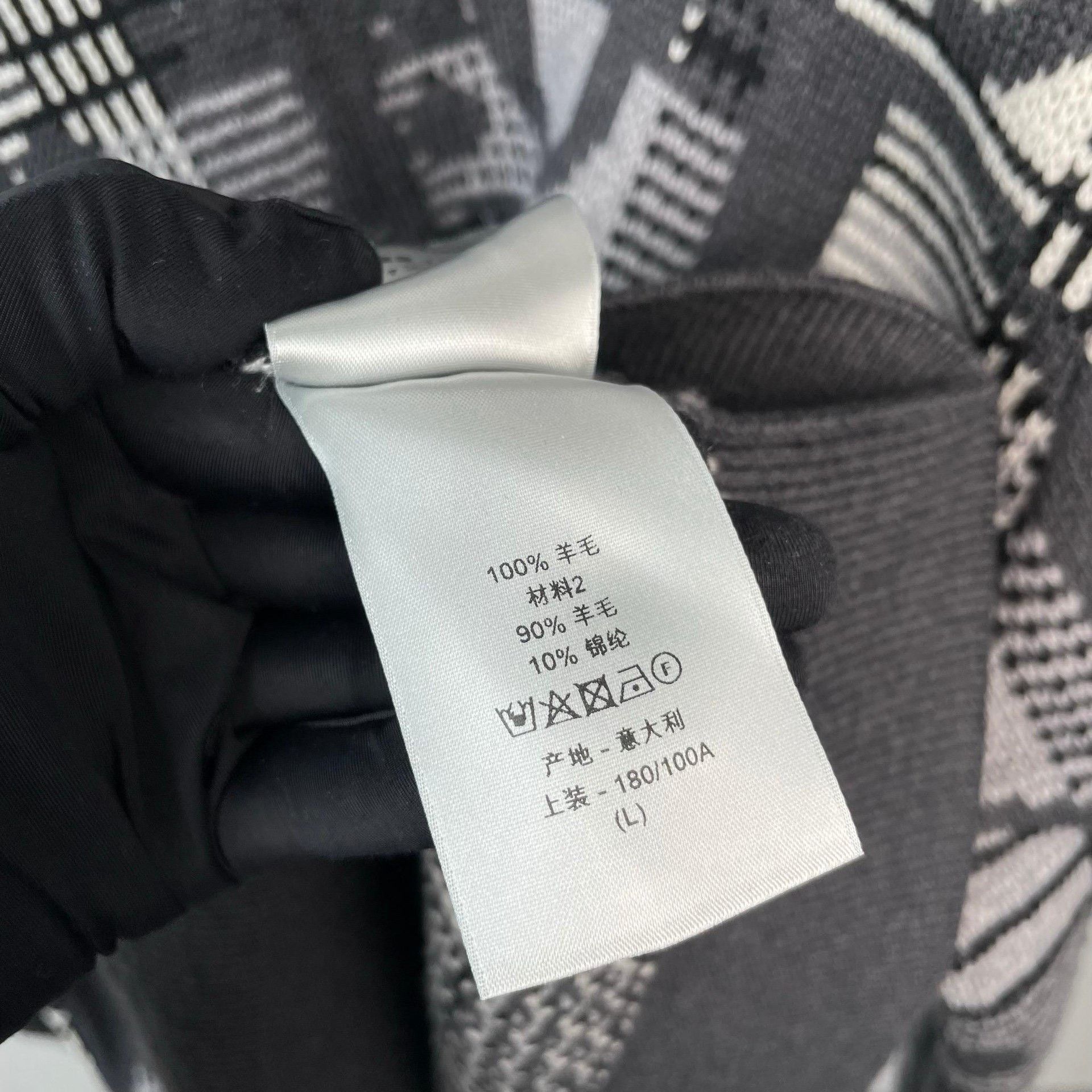 Dior Dior Retro White Sweater L Women Size L / US 10 / IT 46 - 8 Thumbnail