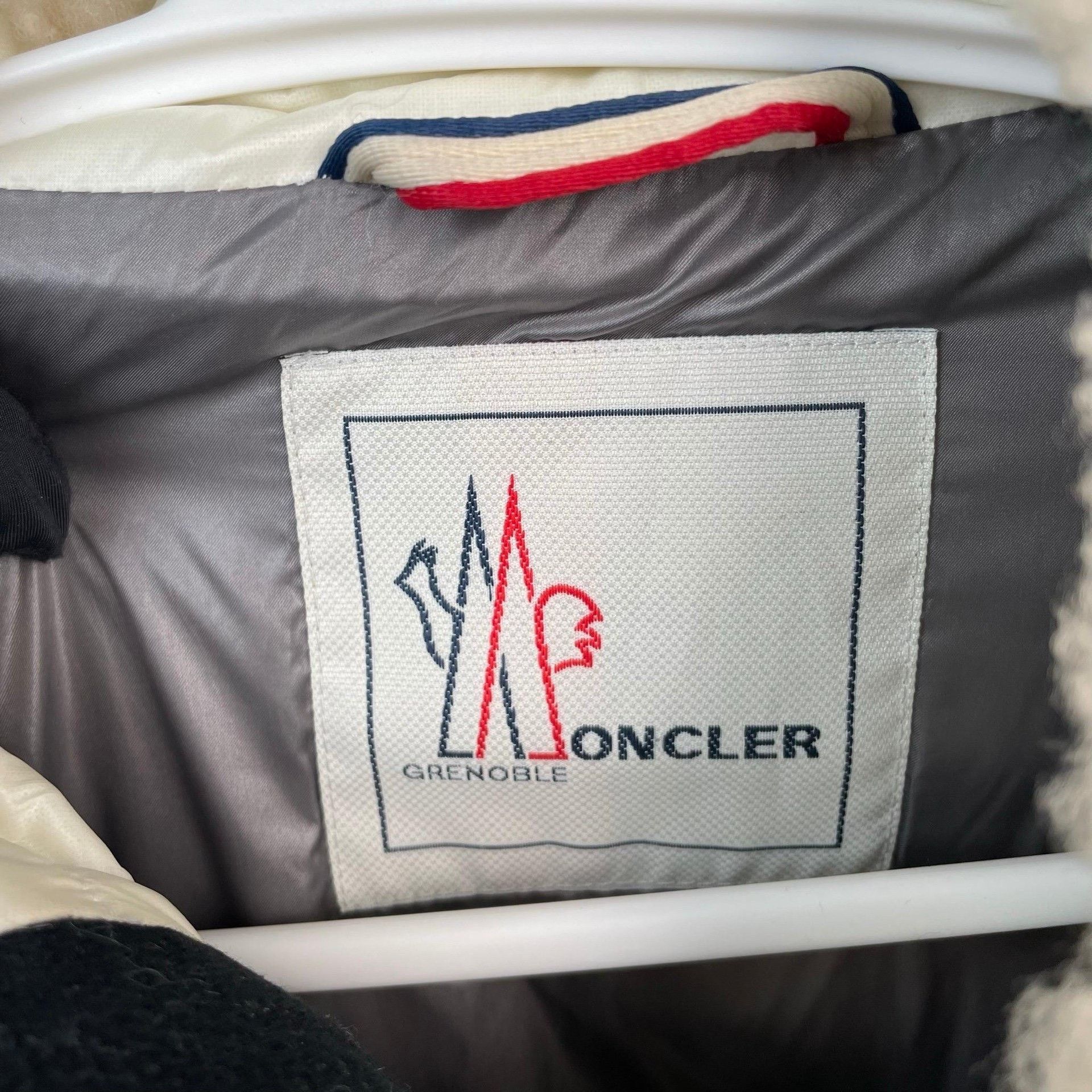 Moncler Moncler Down White Down Jacket L Women Size L / US 10 / IT 46 - 5 Thumbnail