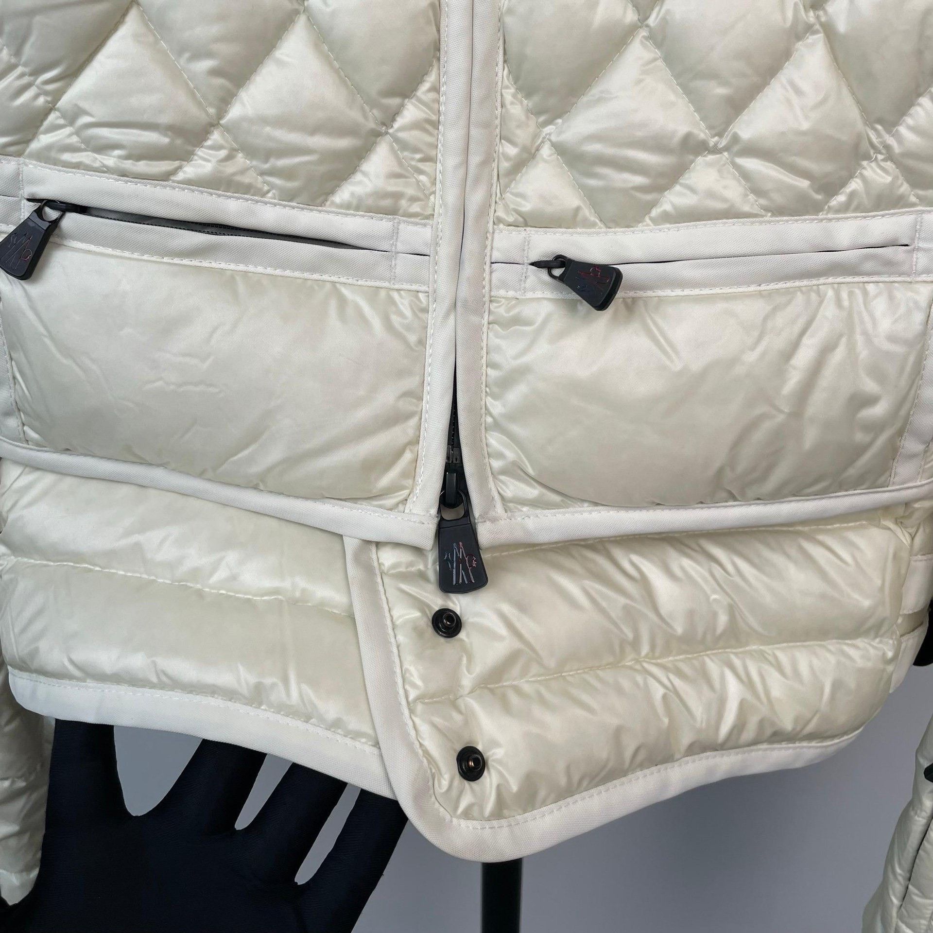 Moncler Moncler Down White Down Jacket L Women Size L / US 10 / IT 46 - 4 Thumbnail