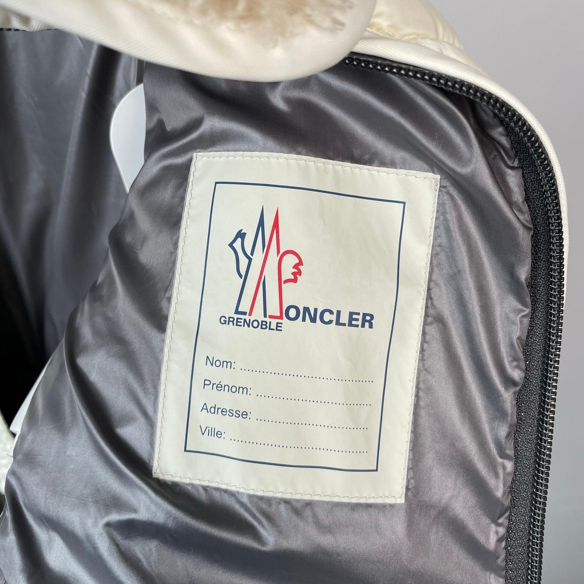Moncler Moncler Down White Down Jacket L Women Size L / US 10 / IT 46 - 6 Thumbnail