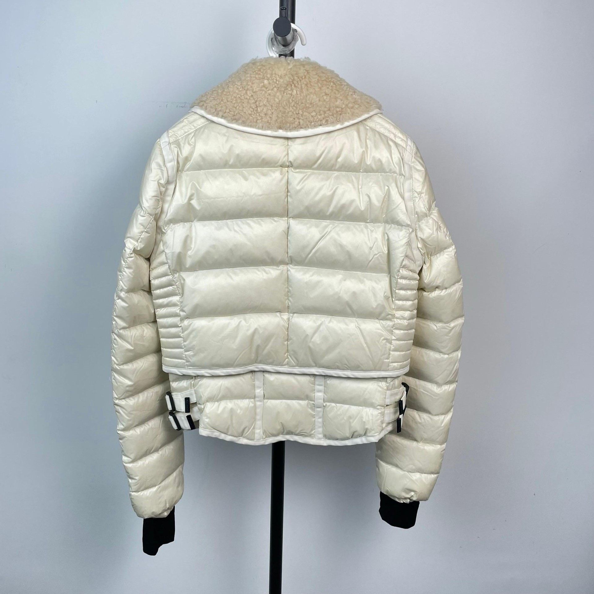 Moncler Moncler Down White Down Jacket L Women Size L / US 10 / IT 46 - 2 Thumbnail