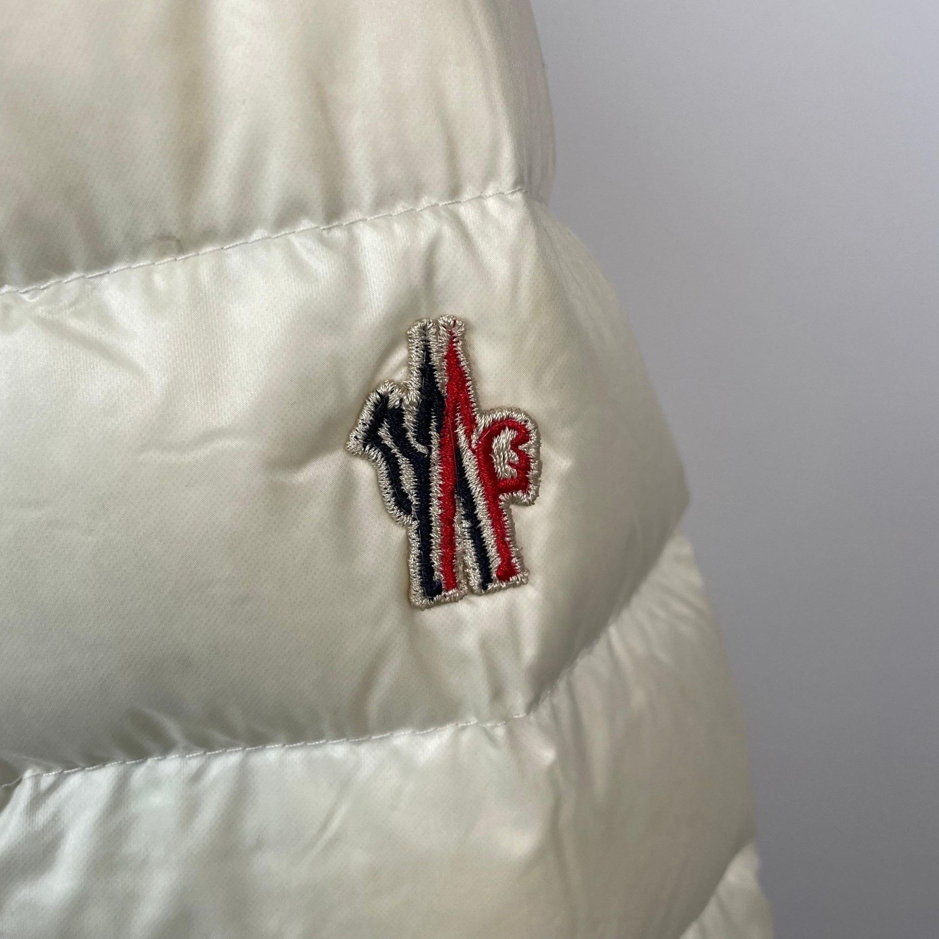Moncler Moncler Down White Down Jacket L Women Size L / US 10 / IT 46 - 3 Thumbnail