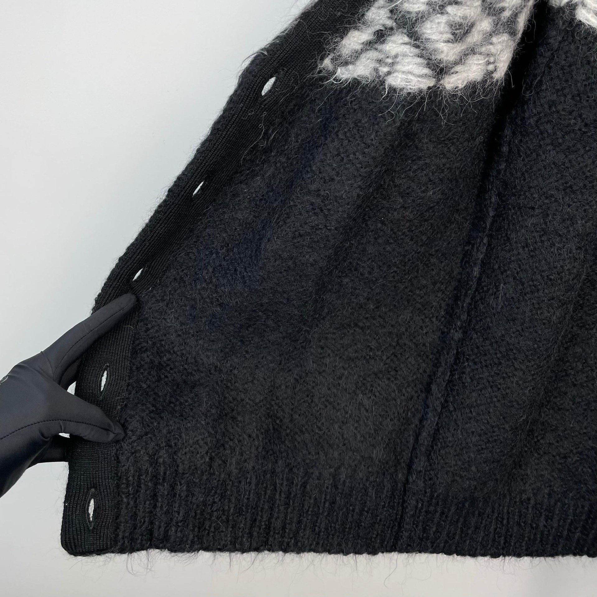 Celine Celine Printed Graphic Black Sweater M Women Size M / US 6-8 / IT 42-44 - 8 Thumbnail