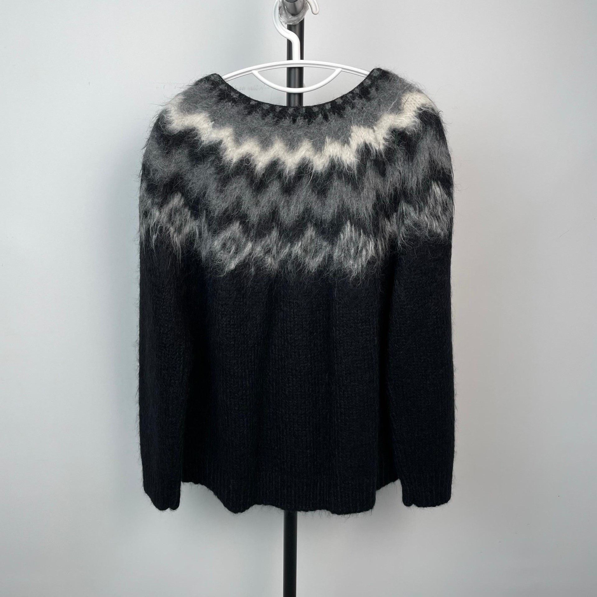 Celine Celine Printed Graphic Black Sweater M Women Size M / US 6-8 / IT 42-44 - 2 Thumbnail