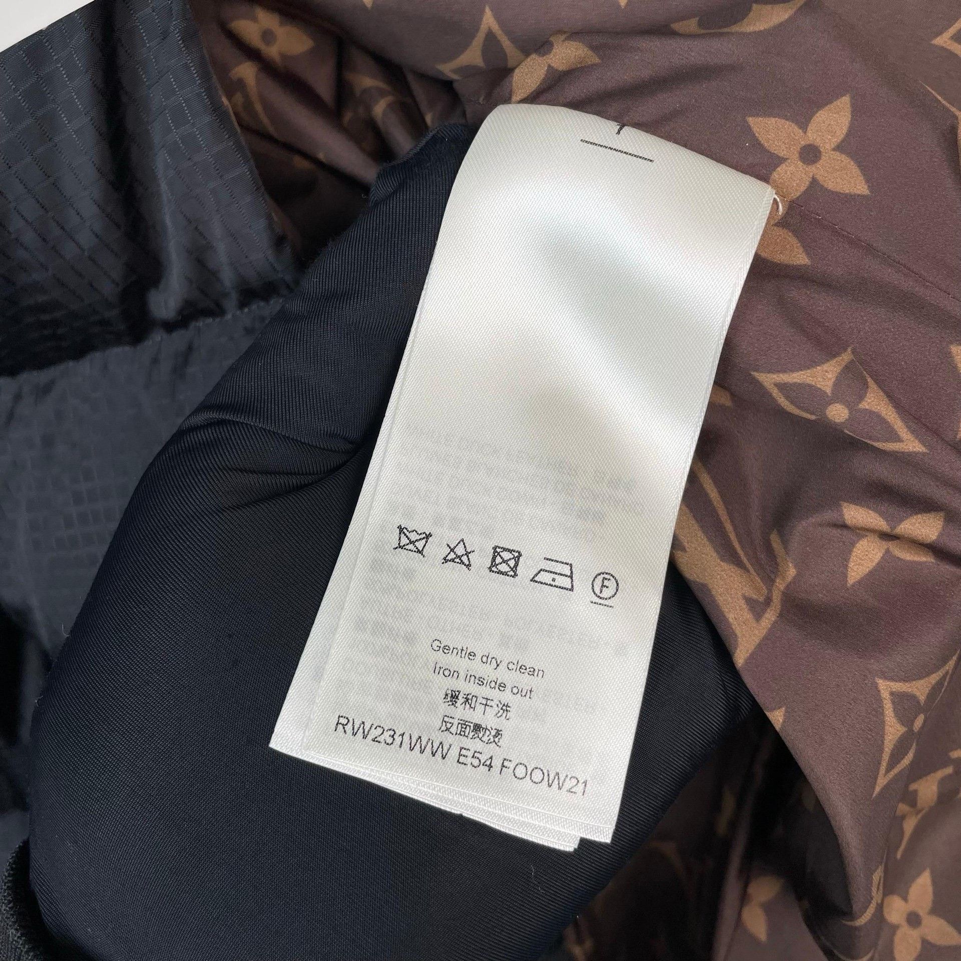 Louis Vuitton Louis Vuitton Black Item 34 Men Size US XS / EU 42 / 0 - 6 Thumbnail