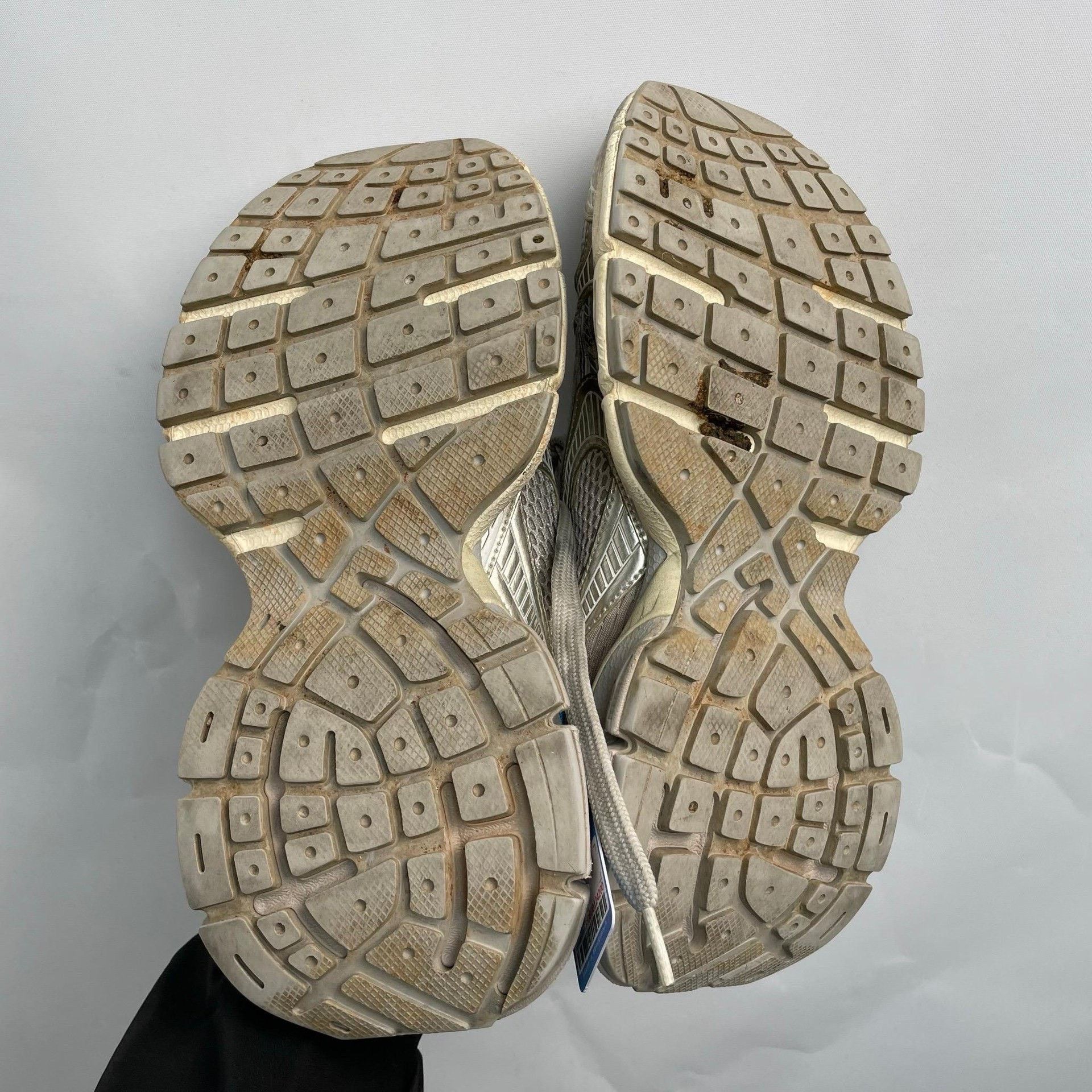 Balenciaga Balenciaga Silver Lowtop Sneakers 39 Men Size US 6.5 / EU 39-40 - 5 Thumbnail