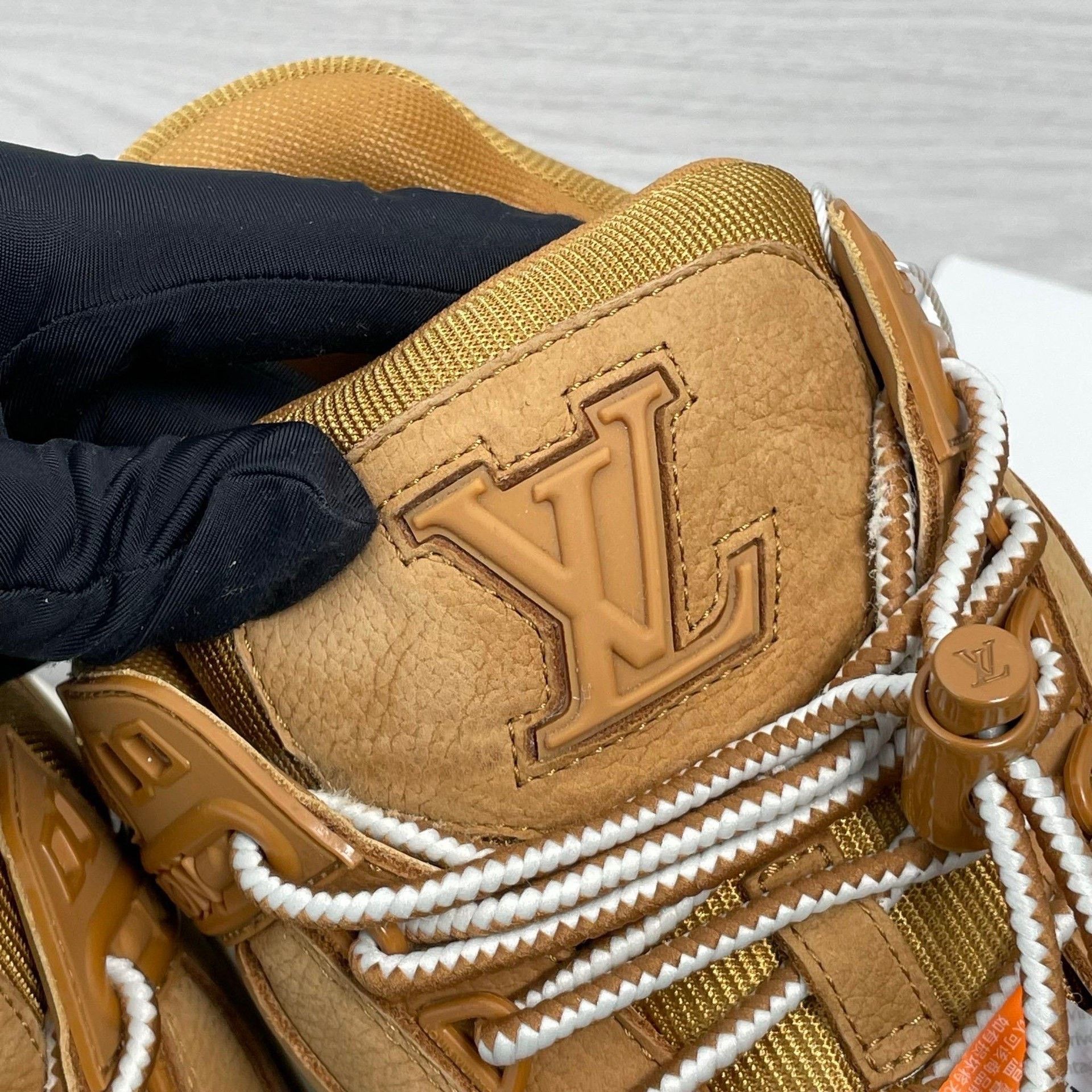 Louis Vuitton Louis Vuitton Brown Lowtop Sneakers 24 Men Size US 10 / EU 43 - 5 Thumbnail