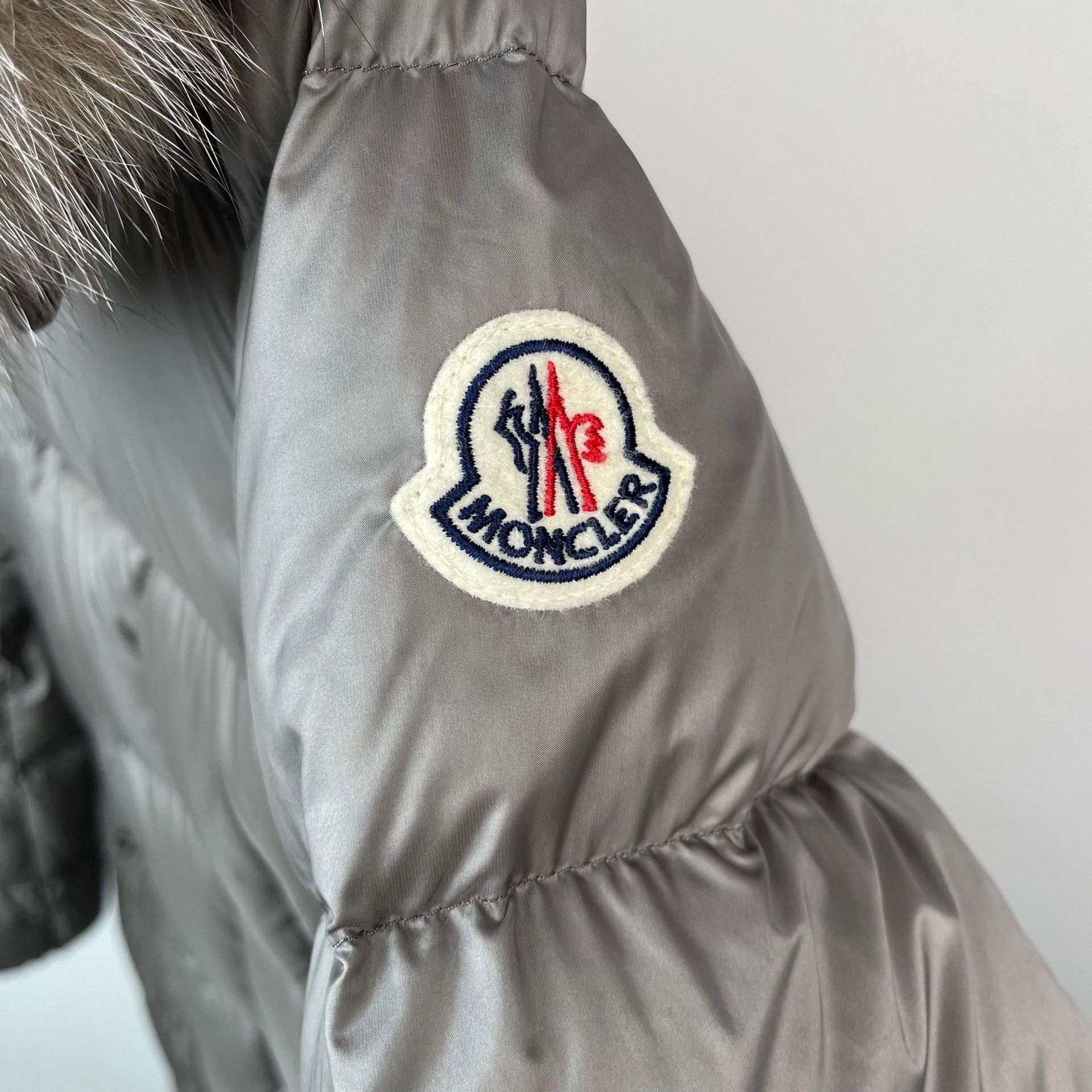 Moncler Moncler Gray Down Jacket 39.5 Women Size M / US 6-8 / IT 42-44 - 4 Thumbnail