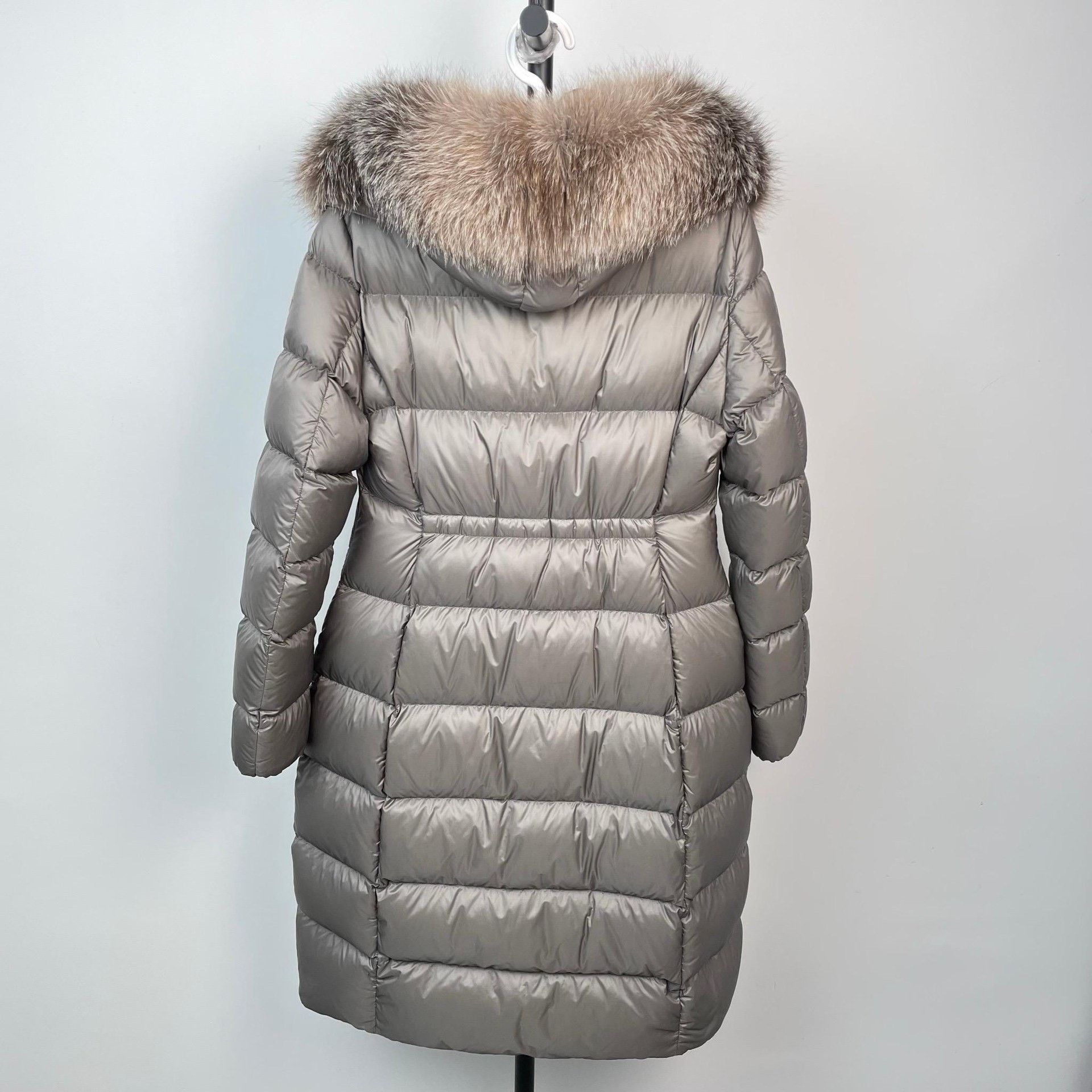 Moncler Moncler Gray Down Jacket 39.5 Women Size M / US 6-8 / IT 42-44 - 2 Thumbnail