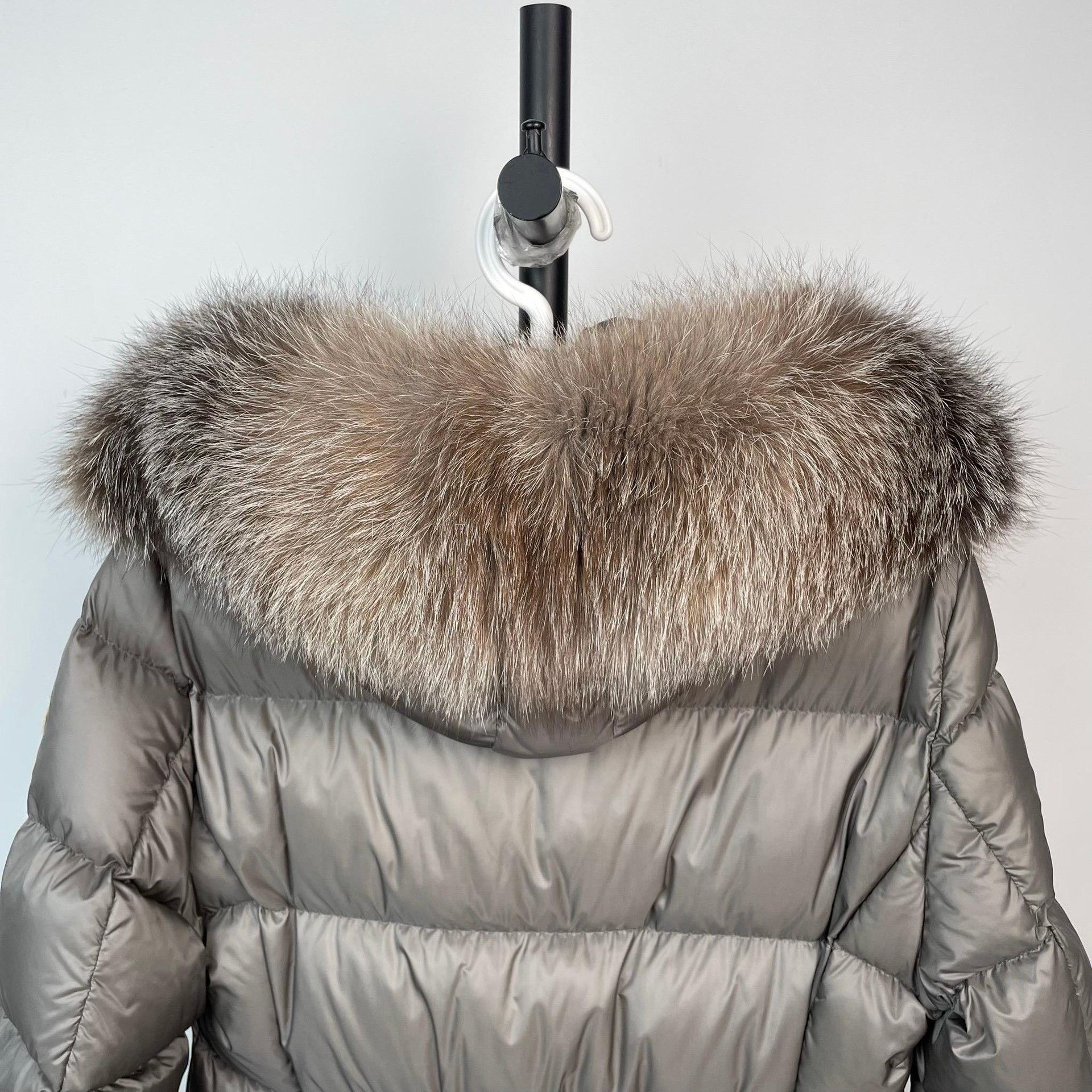 Moncler Moncler Gray Down Jacket 39.5 Women Size M / US 6-8 / IT 42-44 - 3 Thumbnail