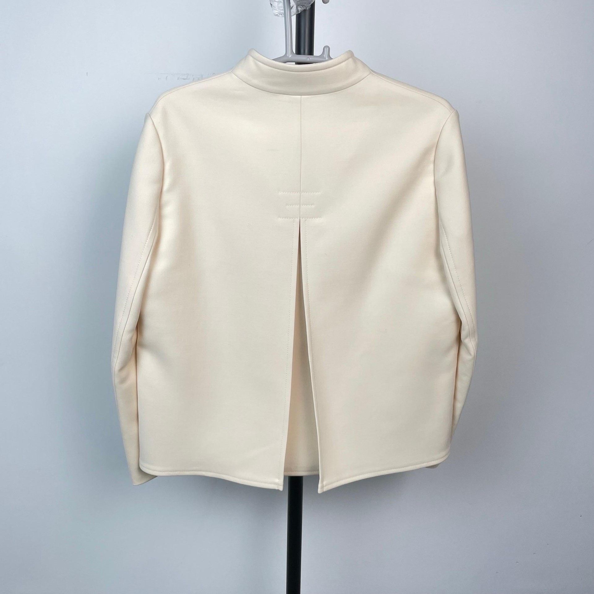 Hermes Hermes White Jacket M Women Size M / US 6-8 / IT 42-44 - 2 Thumbnail