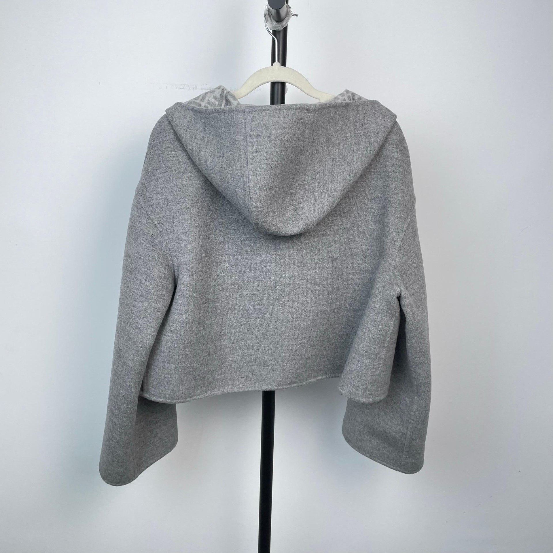 Fendi Fendi Gray Jacket 42 Women Size M / US 6-8 / IT 42-44 - 2 Thumbnail