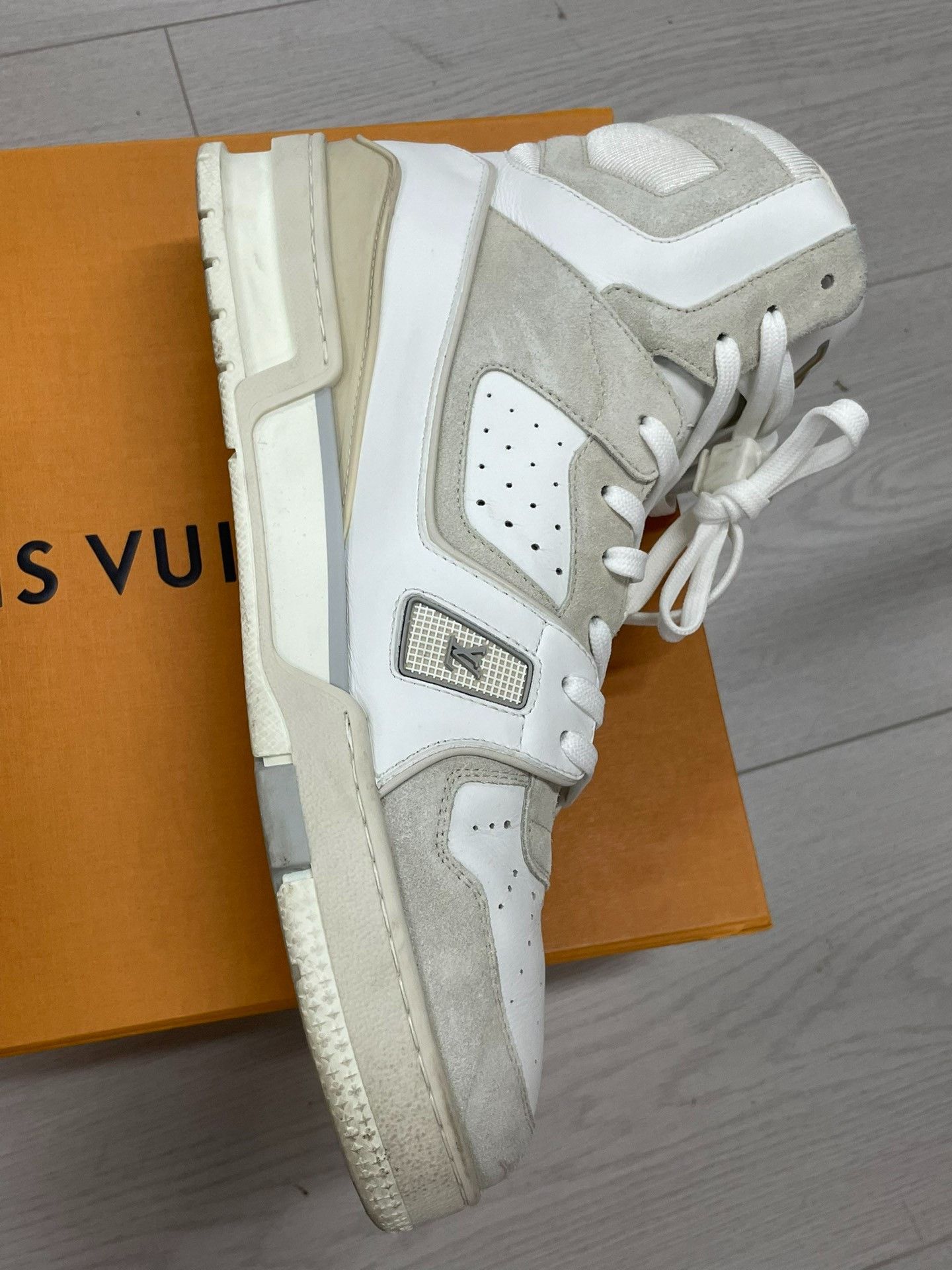 Louis Vuitton Louis Vuitton Beige Hitop Sneakers S Men Size US 10 / EU 43 - 3 Thumbnail