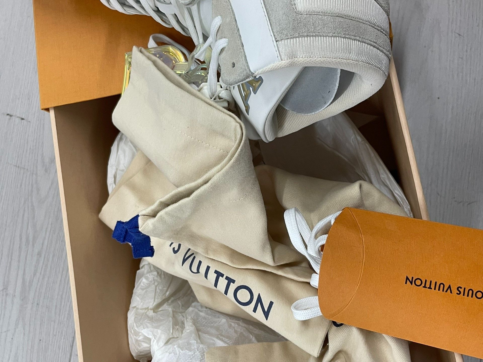 Louis Vuitton Louis Vuitton Beige Hitop Sneakers S Men Size US 10 / EU 43 - 8 Thumbnail